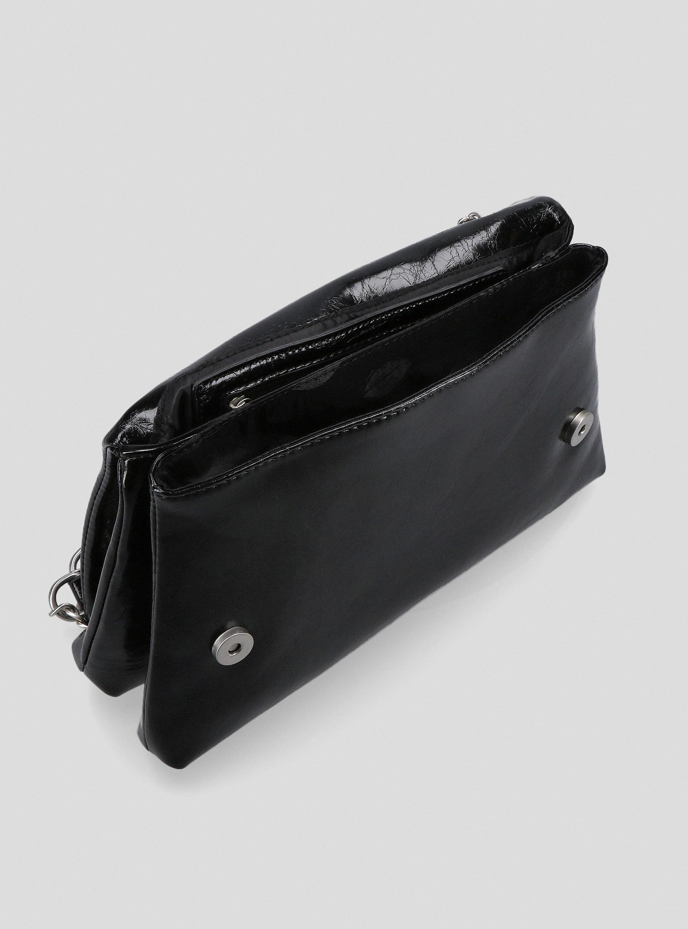 Cartera Tachas con Figuras y Strap Cadena-3