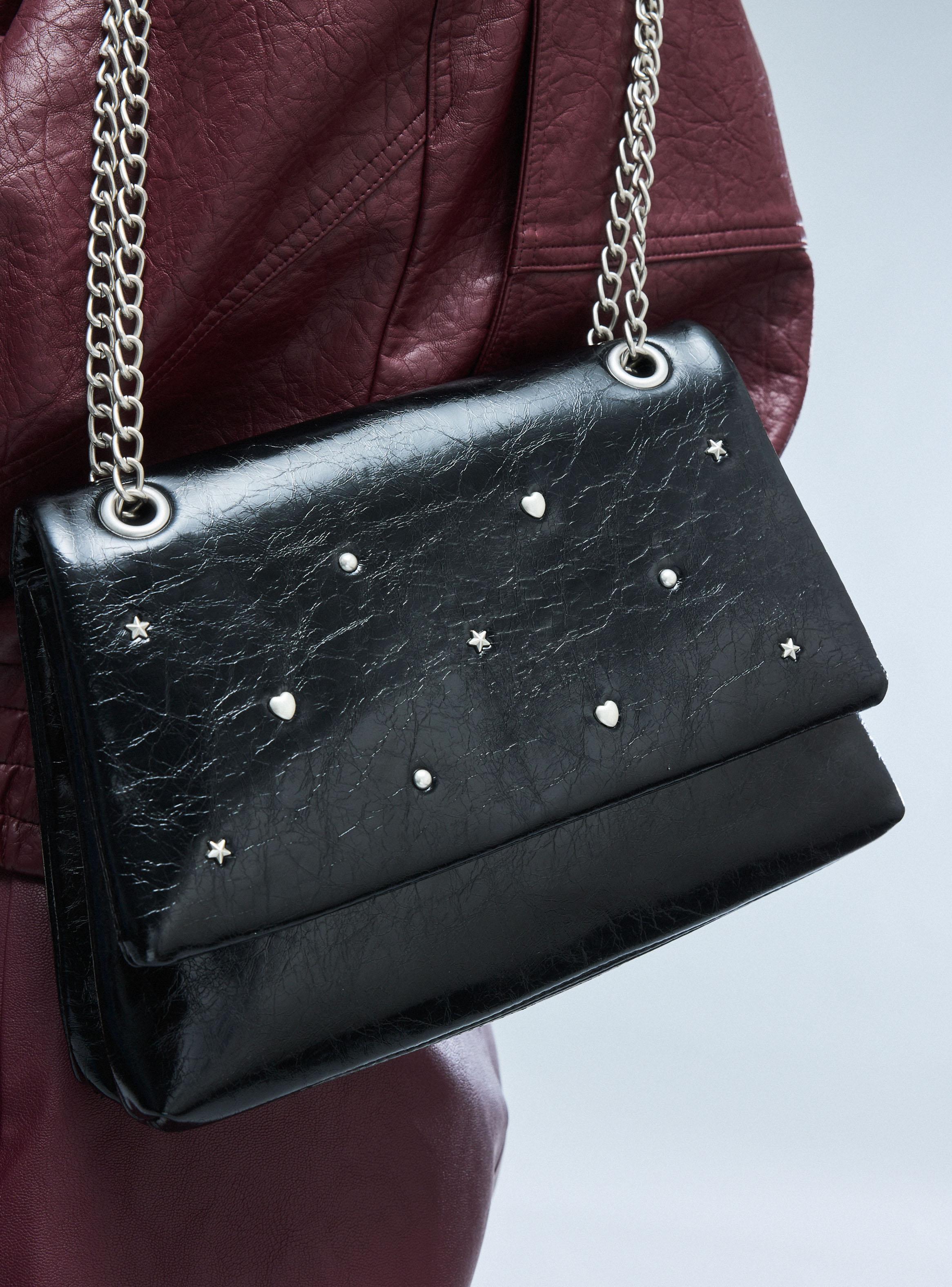 Cartera Tachas con Figuras y Strap Cadena-6