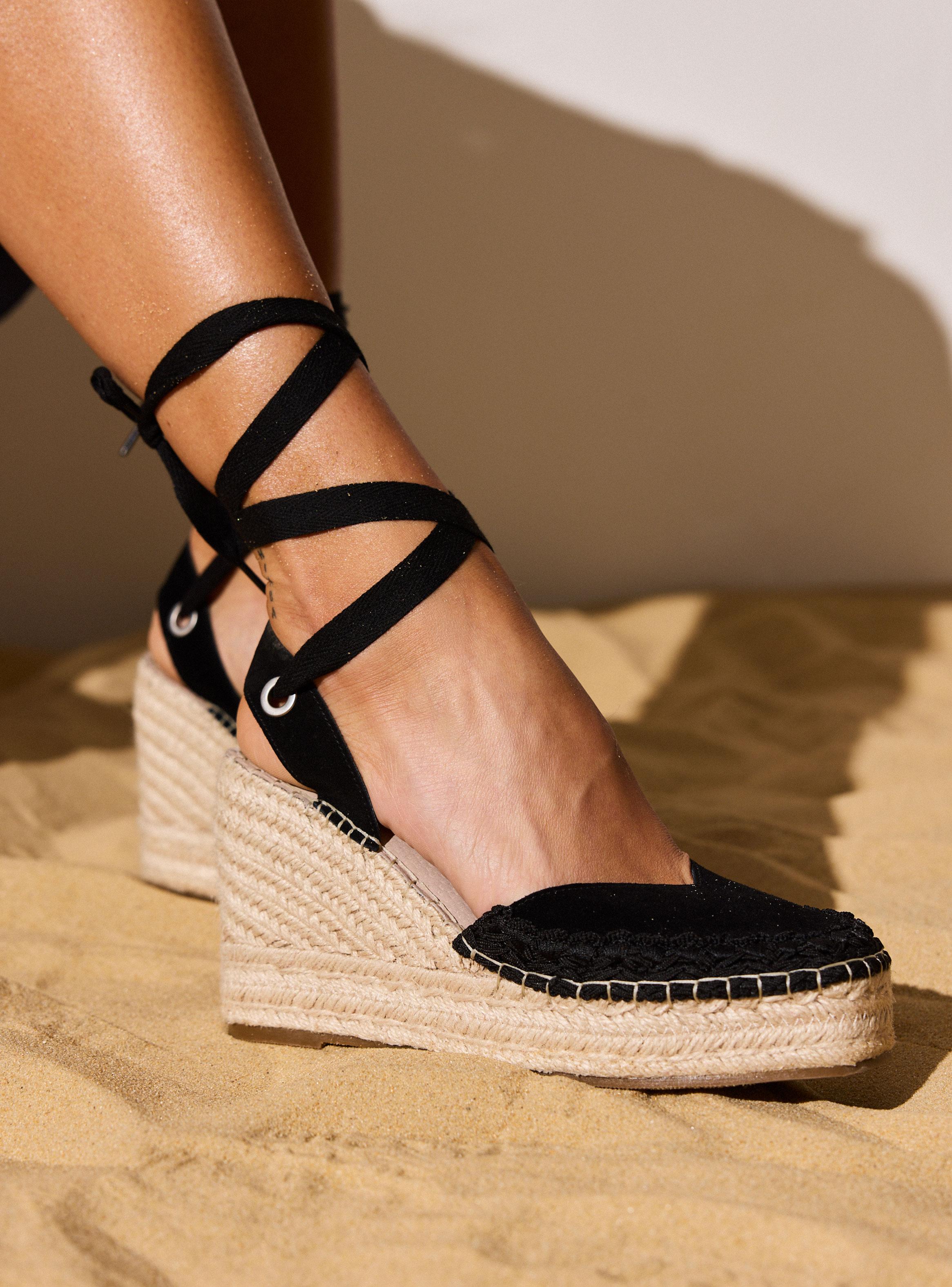 Alpargata Cuero Detalle Macramé  con Cuña  Mujer-6