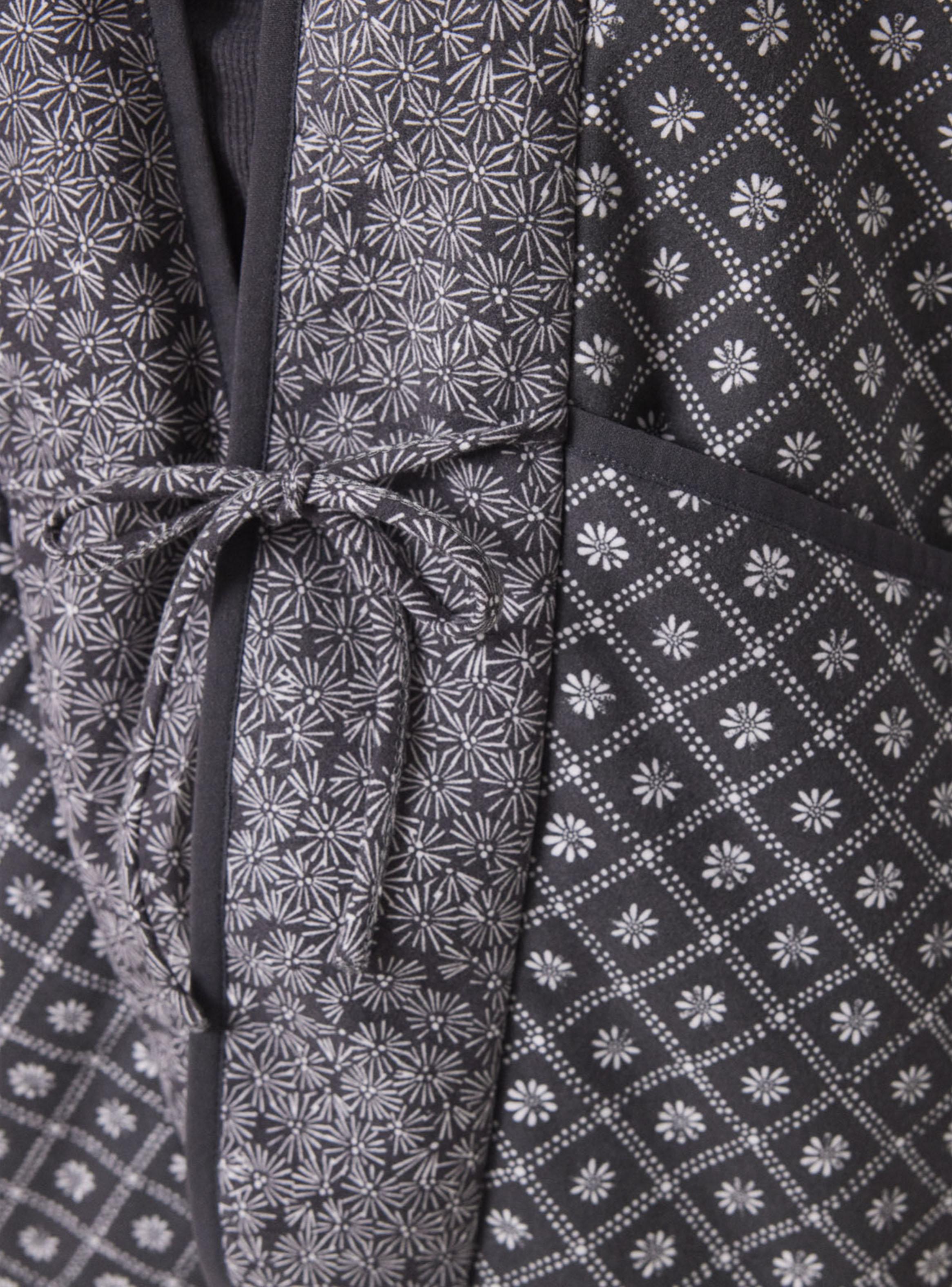 Bata Corta Doble Cara Estampado Sello-5