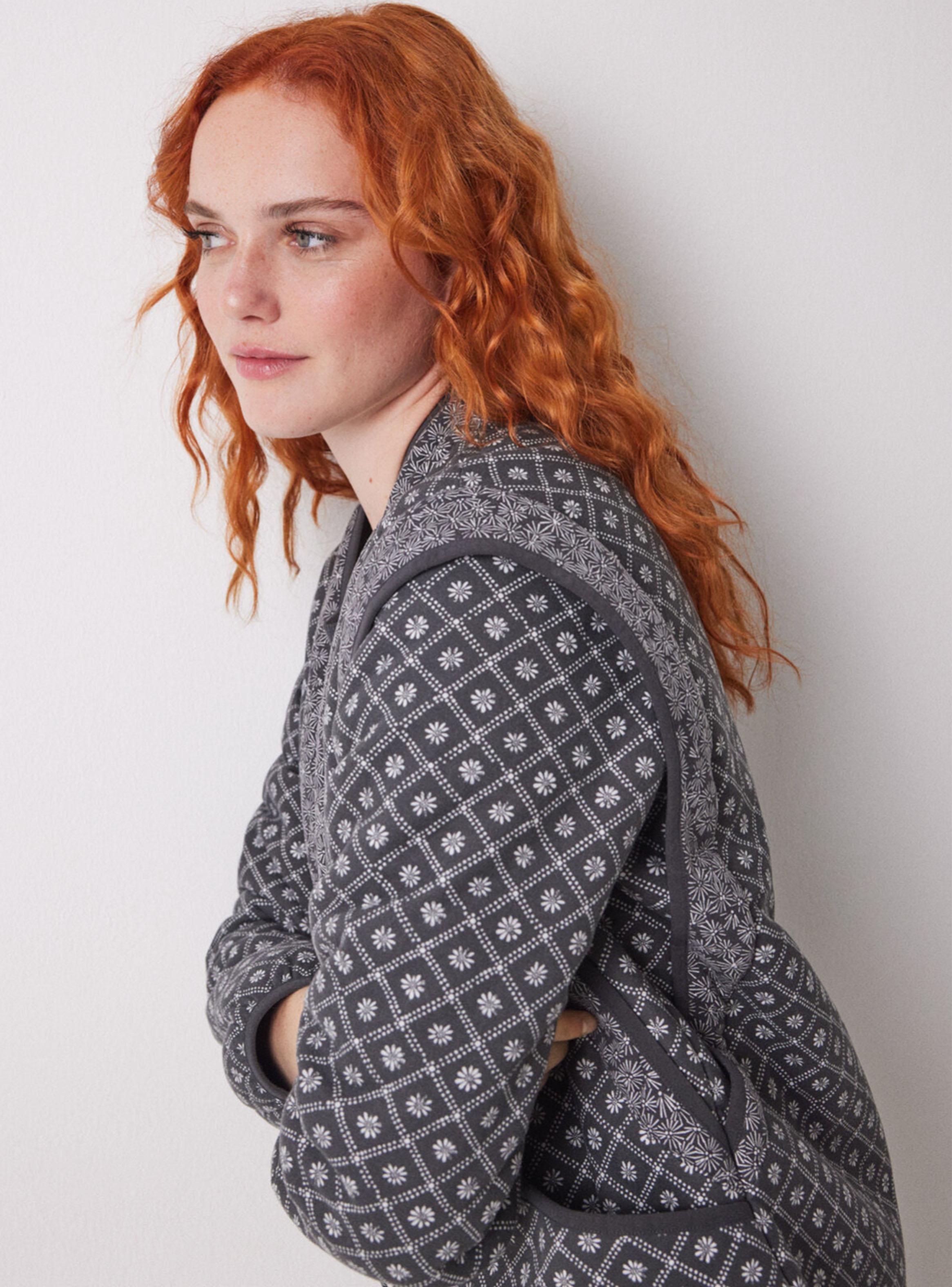 Bata Corta Doble Cara Estampado Sello-3