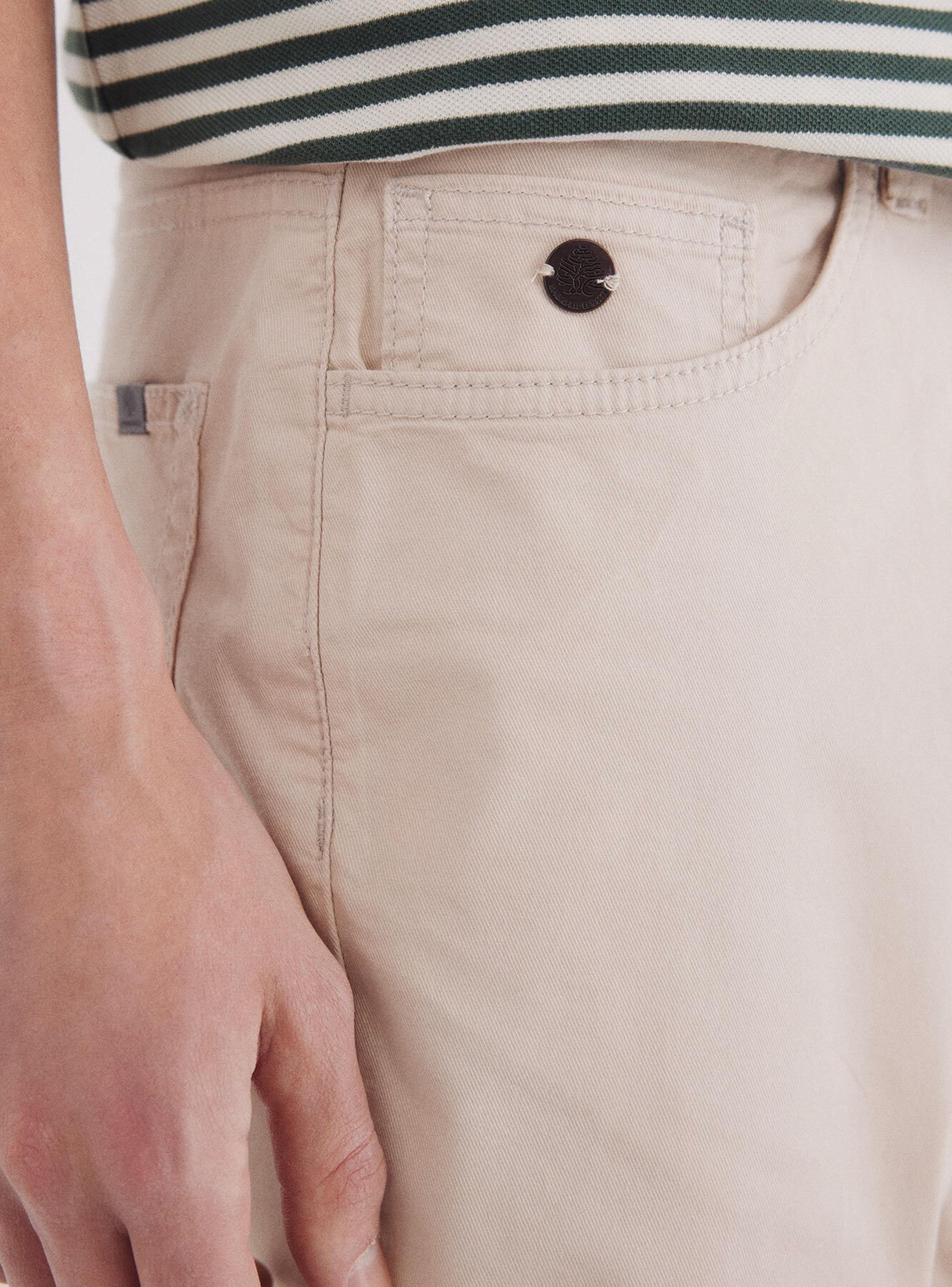 Shorts color ligero lavado slim fit-2
