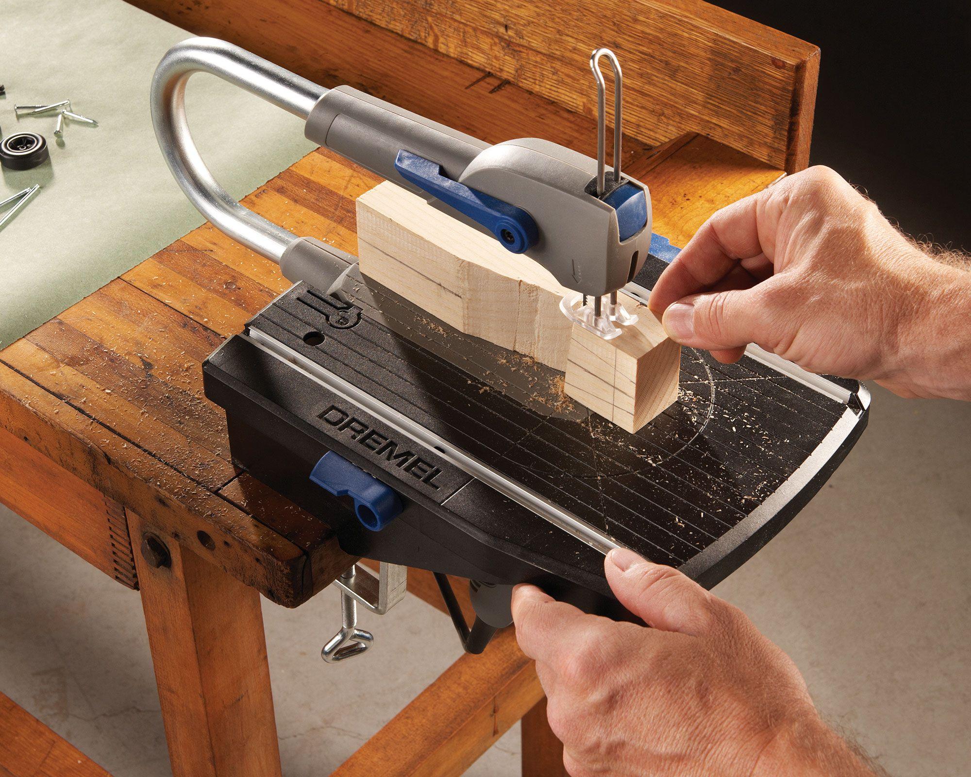 Sierra caladora de banco 70W Moto-Saw + 10 accesorios Dremel-6