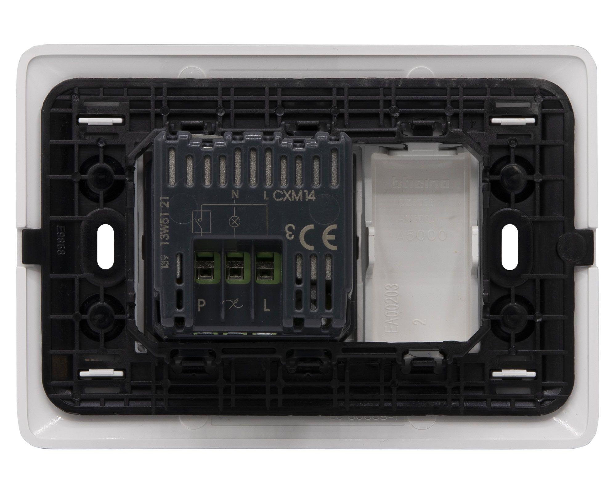 Placa armada dimmer LED + toma corriente 10A matix blanco Bticino-1