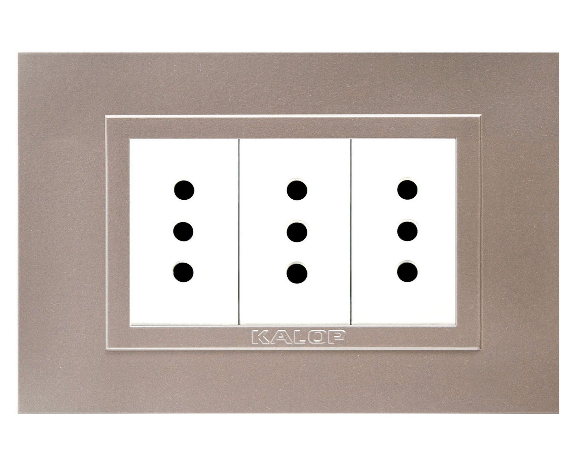 Placa armada tomacorriente triple 10A 2P+T Modular oro Kalop-0