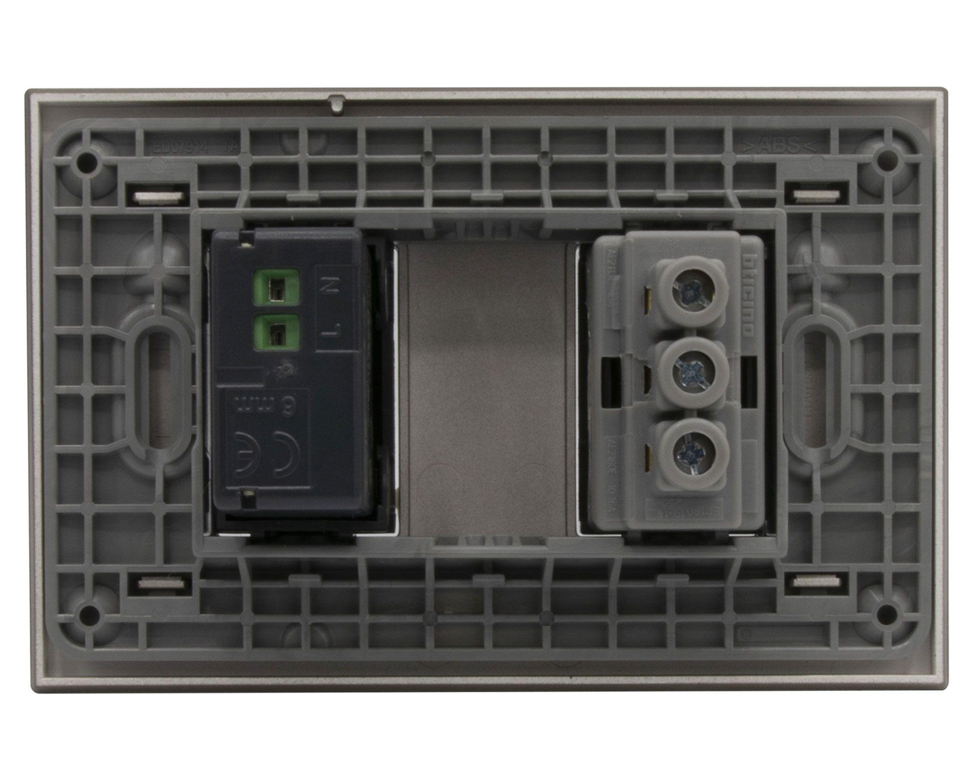 Placa armada tomacorriente 10A 2P+T + USB 10A Nóbile terra Bticino-1