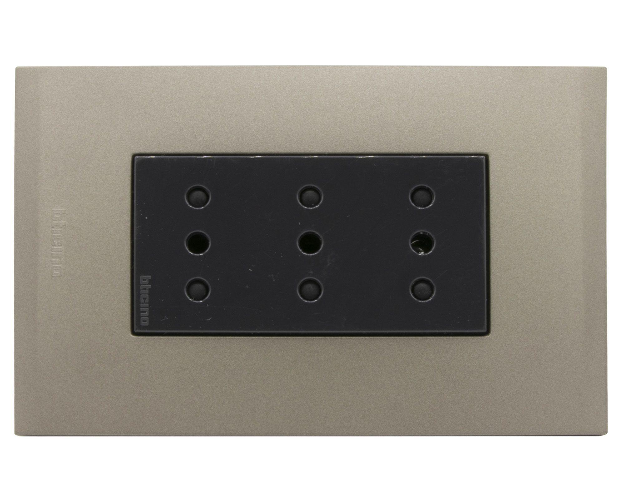 Placa armada tomacorriente triple 10A 2P+T Nóbile terra Bticino-0