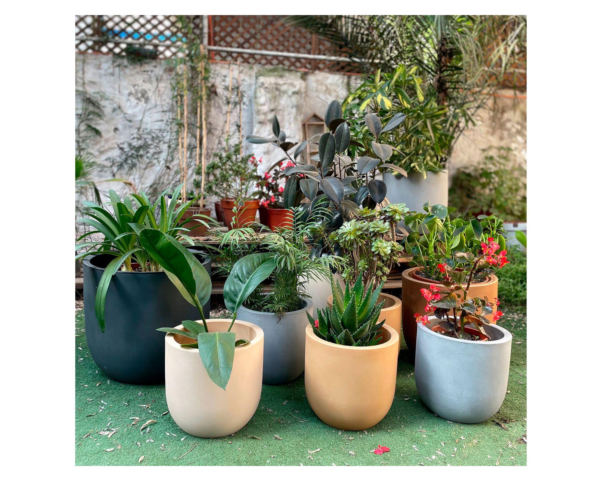 Macetero rotomoldeado 43 cm arena Muna-4