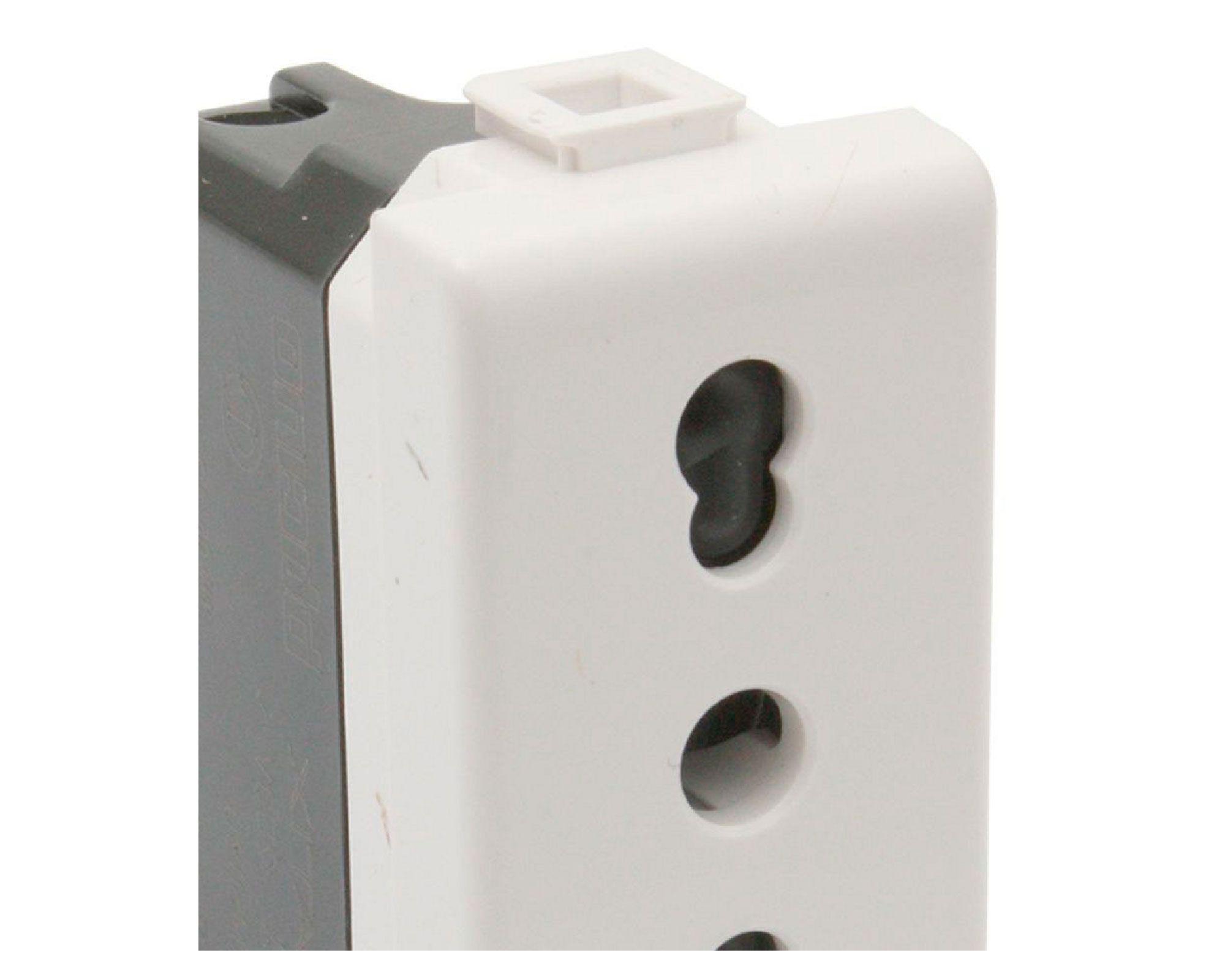 Modulo enchufe hembra 10/16 a 2 p+t blanco matix Bticino-1