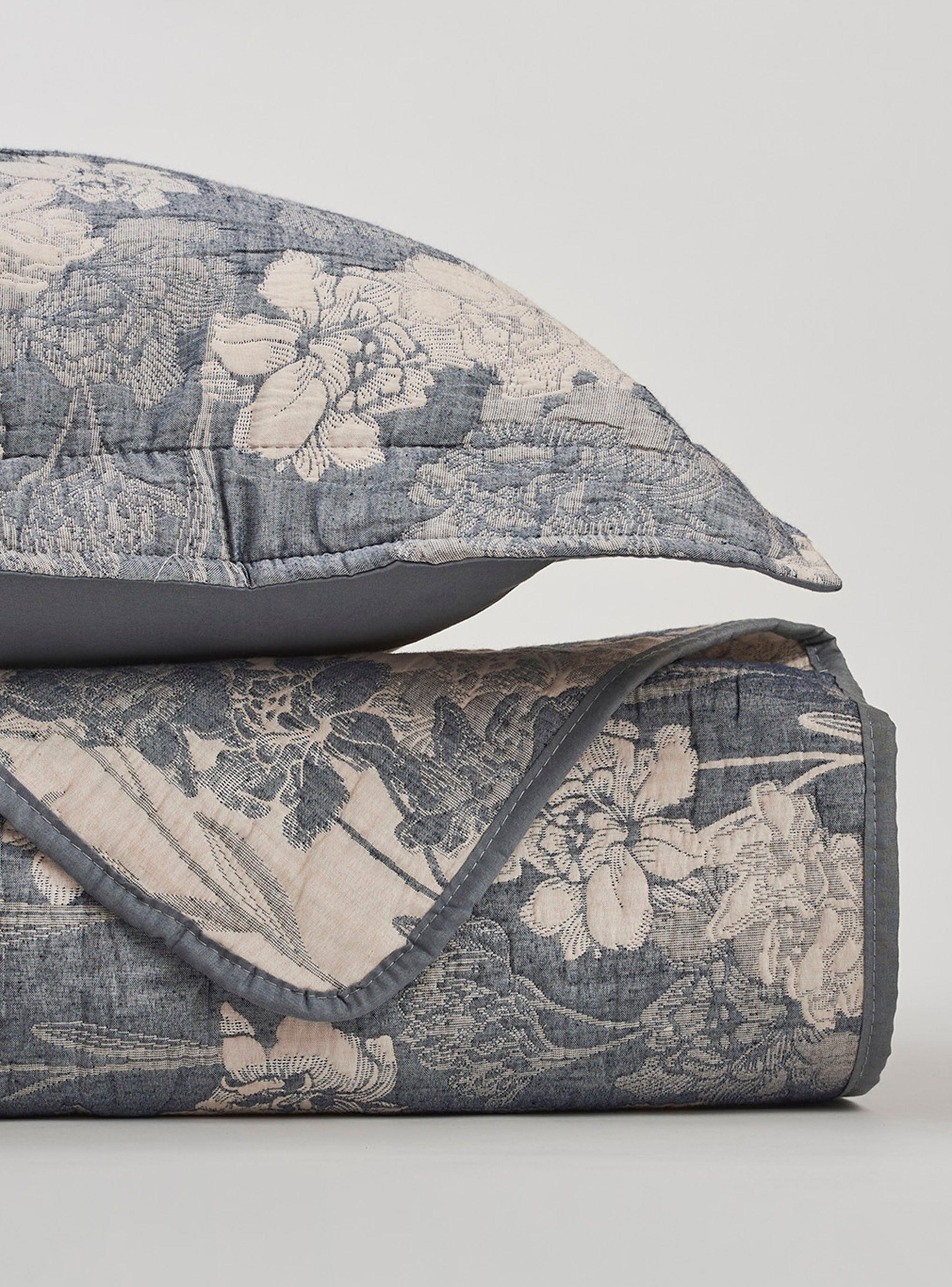 Cubrecama Jacquard Lirios Azul King-2