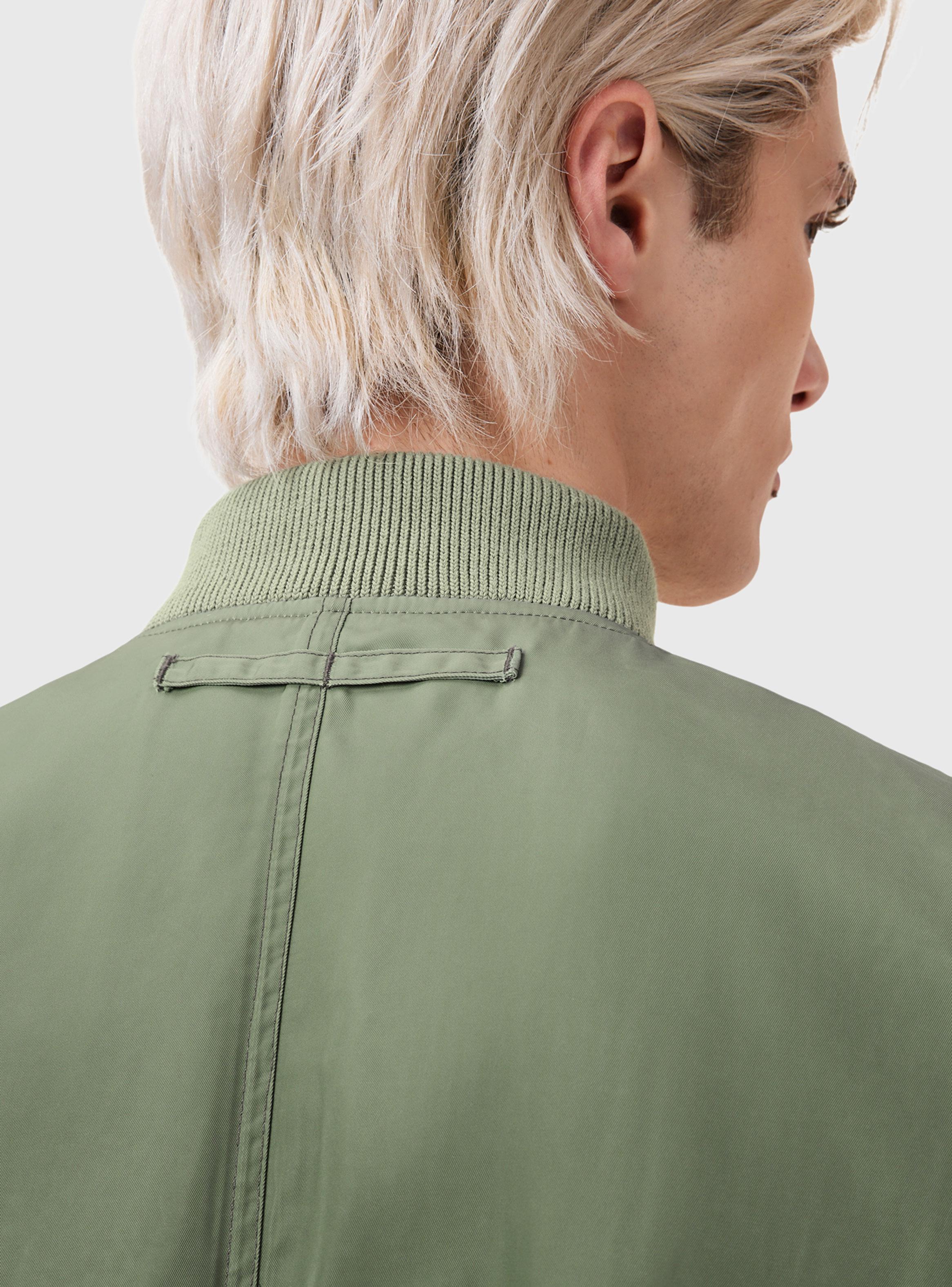 Bomber Cascade-4
