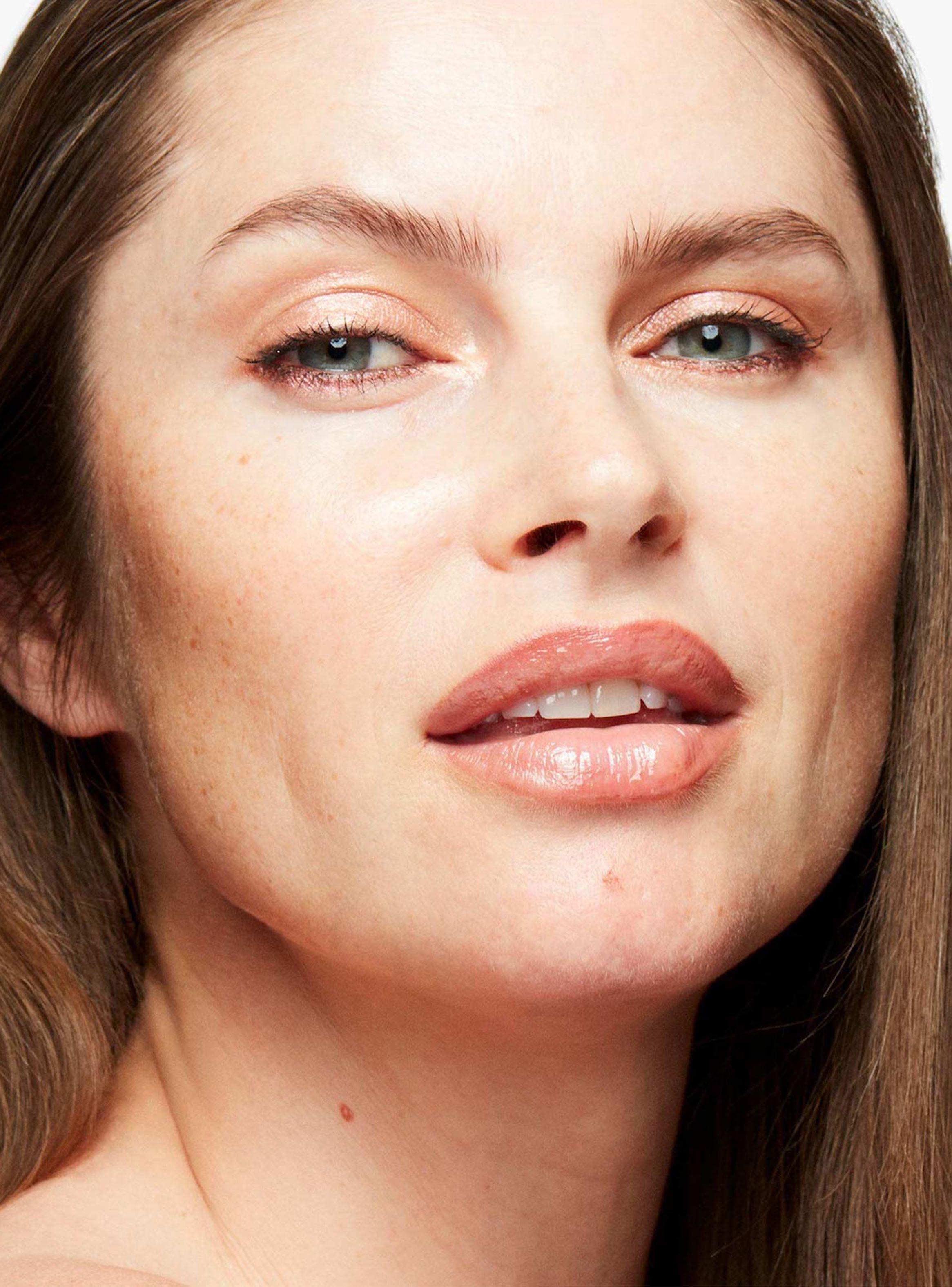 Base de Maquillaje M·A·C Strobe Dewy Skin Light 3-2