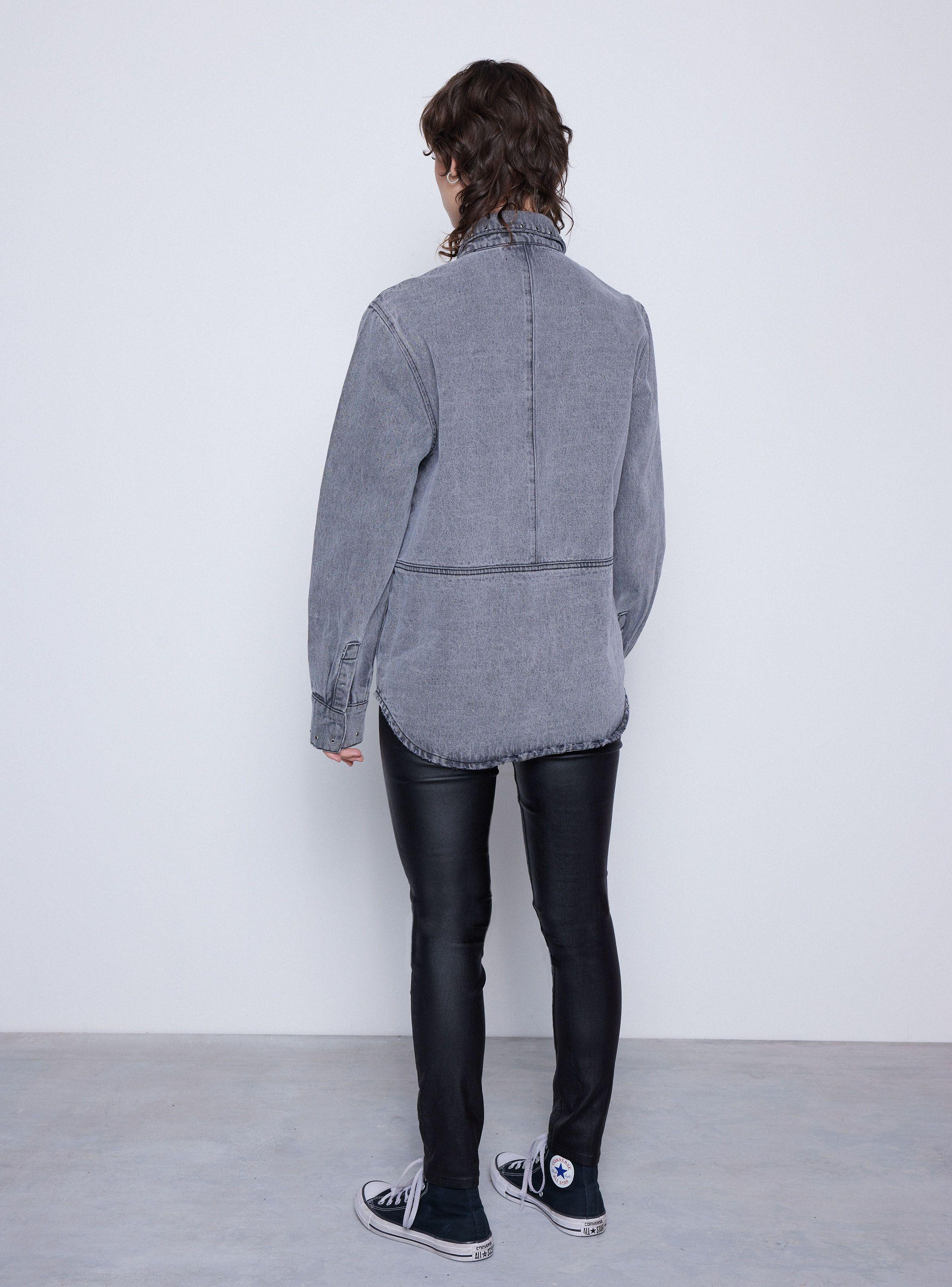 Chaqueta Denim Lavada con Aplicación-5