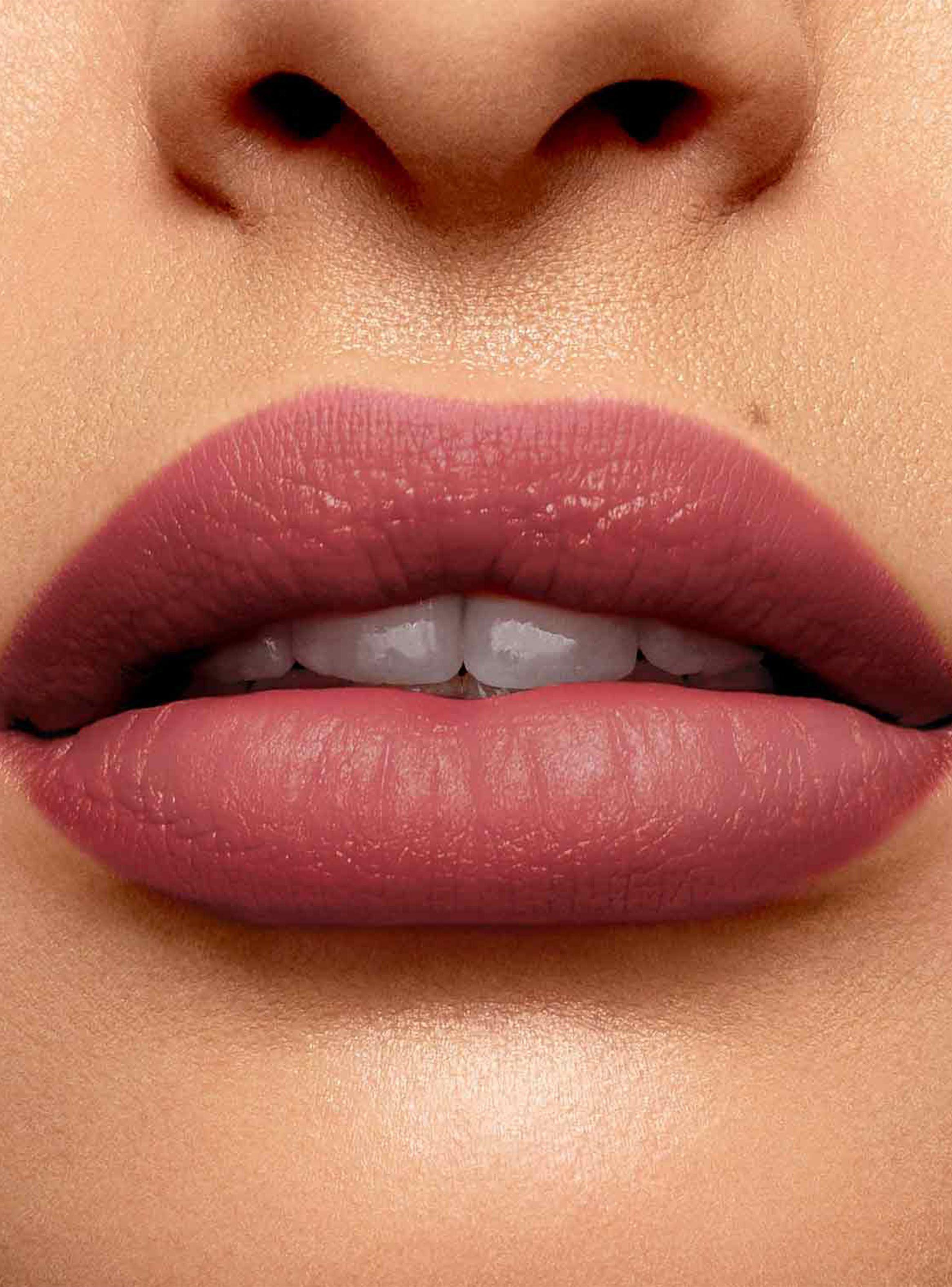 Labial L'Absolu Rouge Intimatte Lancôme 226 Mise A Un 3.4g-4