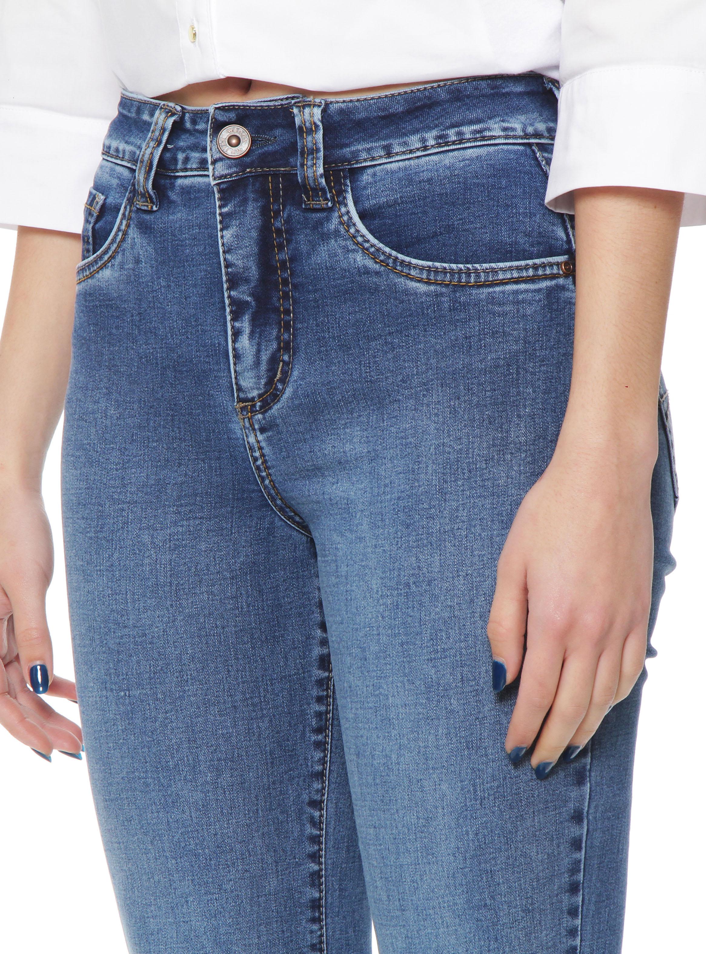 Jeans Recto Tiro Alto 1 Botón Push In Push Up P35-2