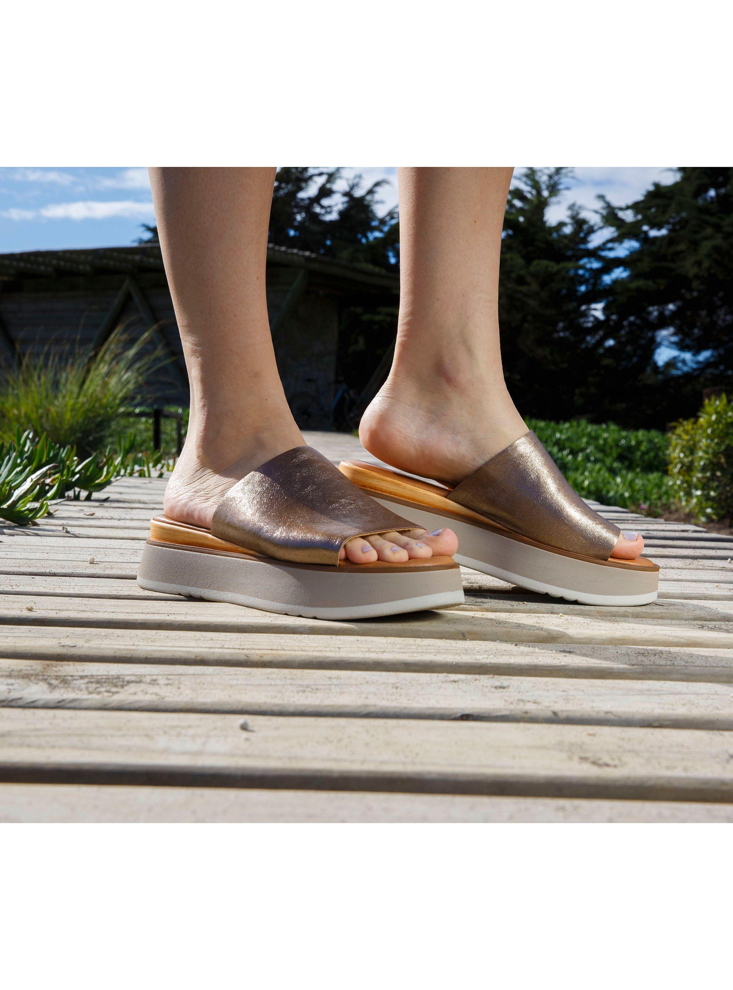 Sandalia Hush Puppies Dorada Estia Mujer-0