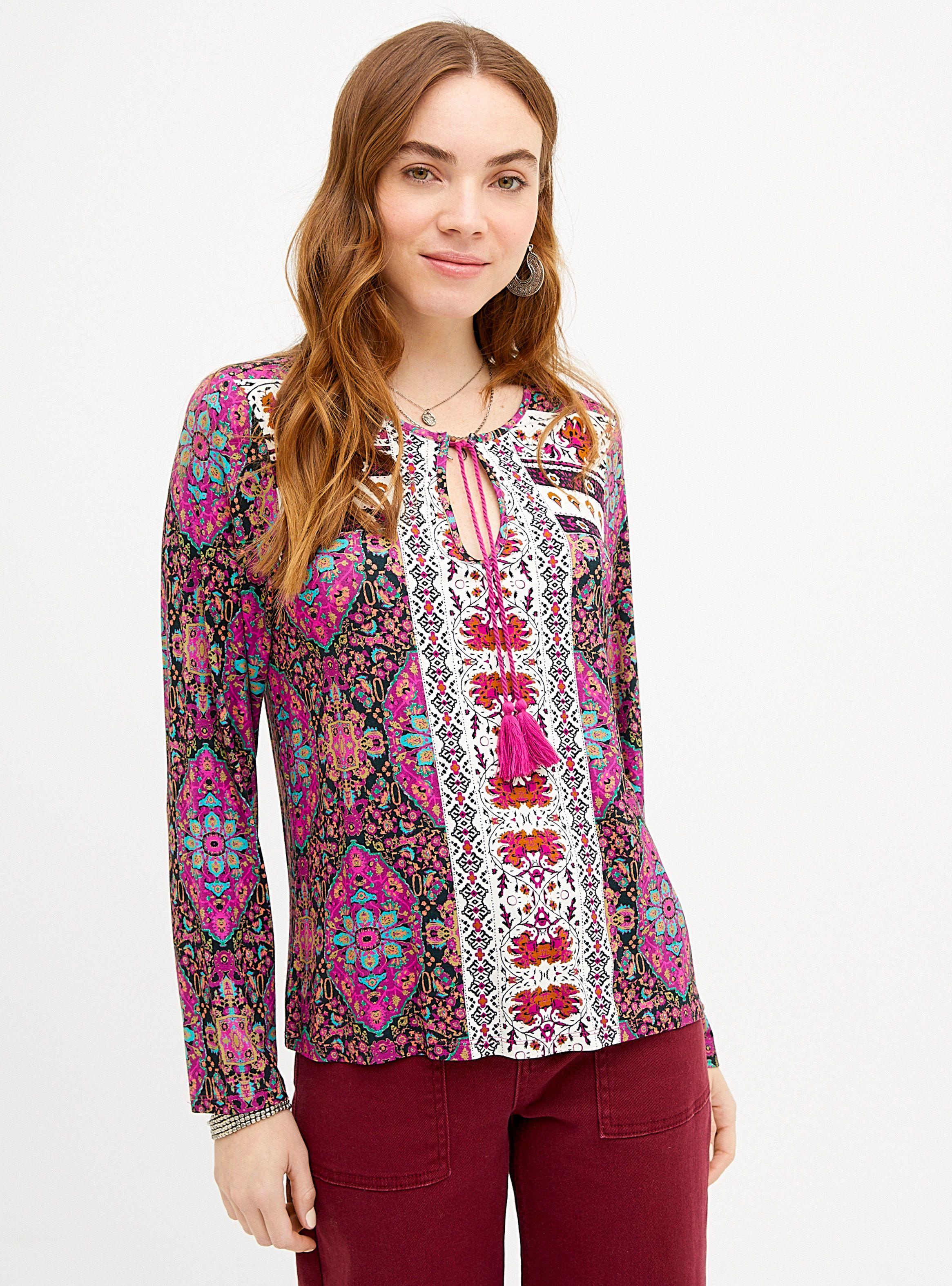 Polera Estampada con Abertura en Cuello y Terminación de Pompones-0