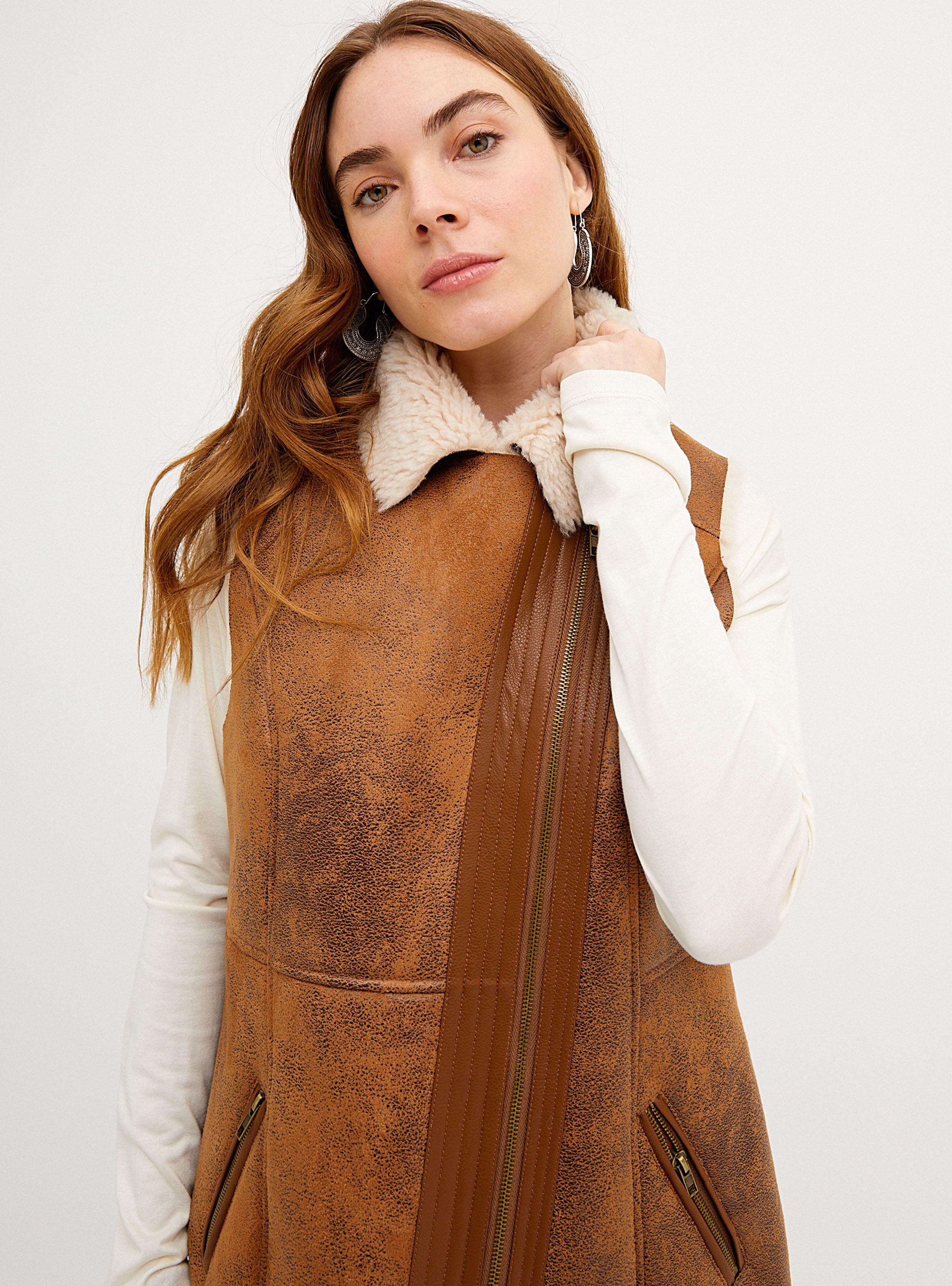 Chaqueta Tipo Biker sin Mangas y Forrada en Piel Sintética-2