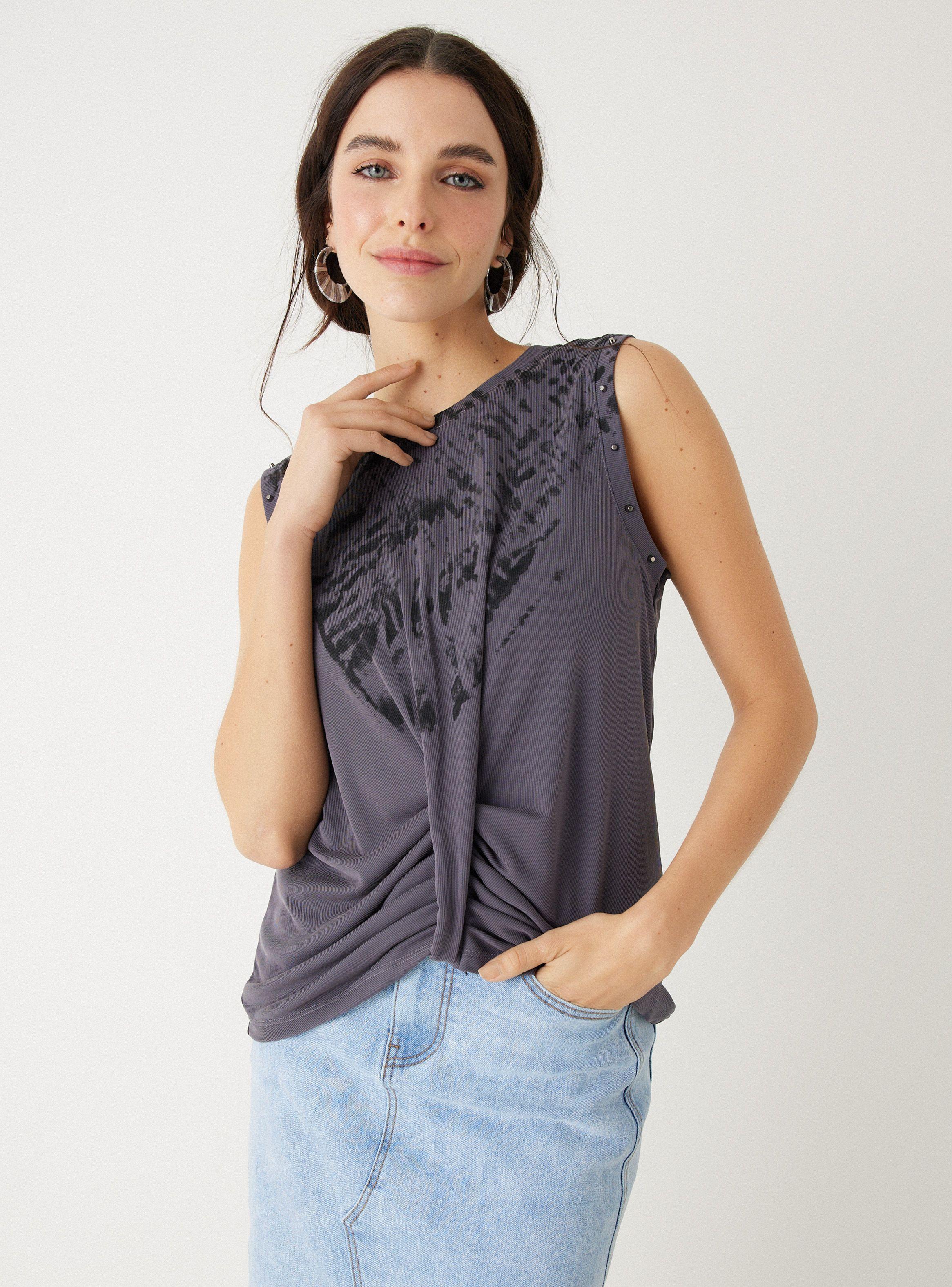Polera Estampada con Tachas-0