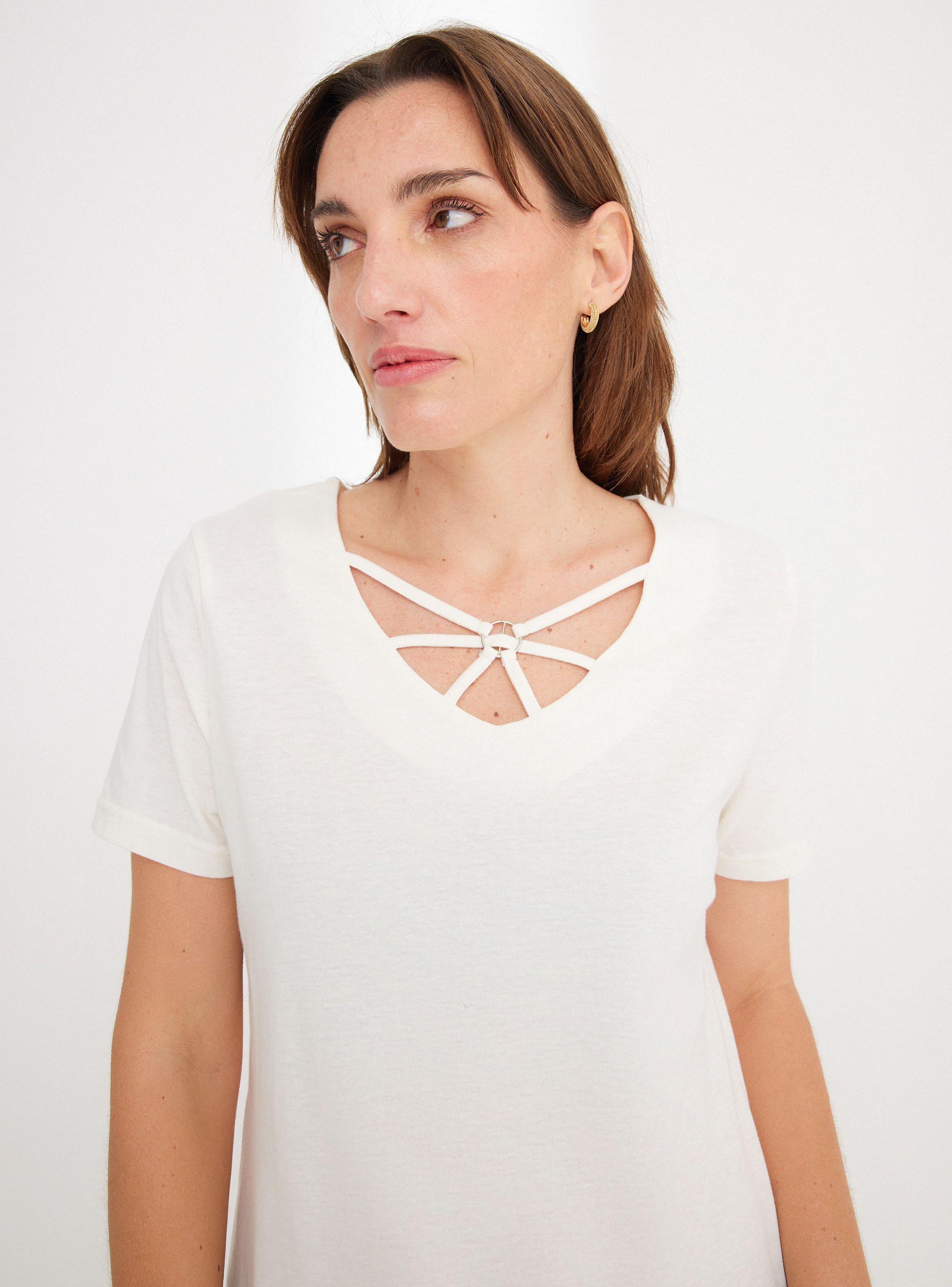 Polera con Accesorio Metálicos y Tiras en Escote-2