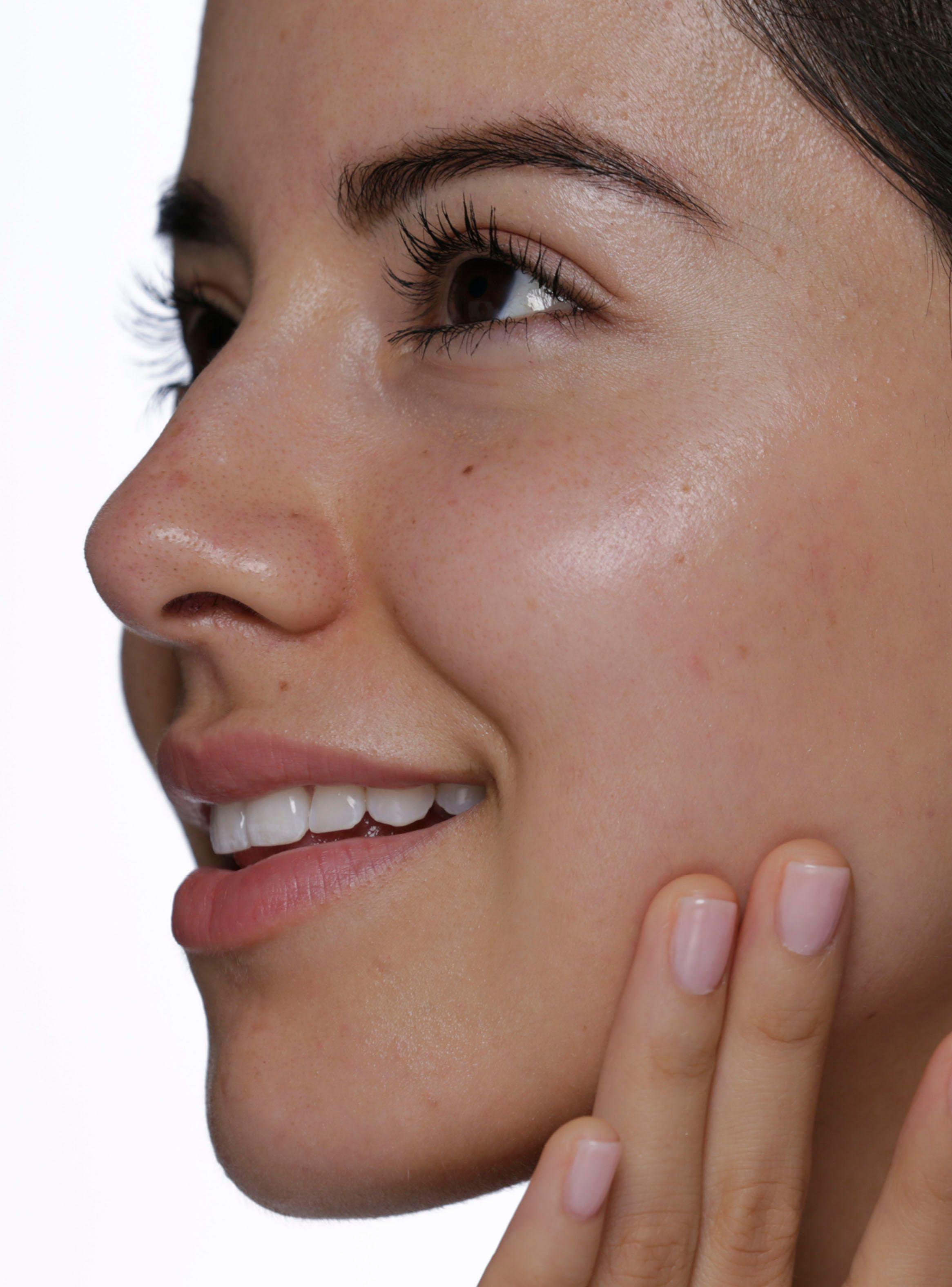 Crema Hidratante Ligera Rellenadora y Transformadora Confidence in a Gel Lotion Moisturizer 75 ml.-4