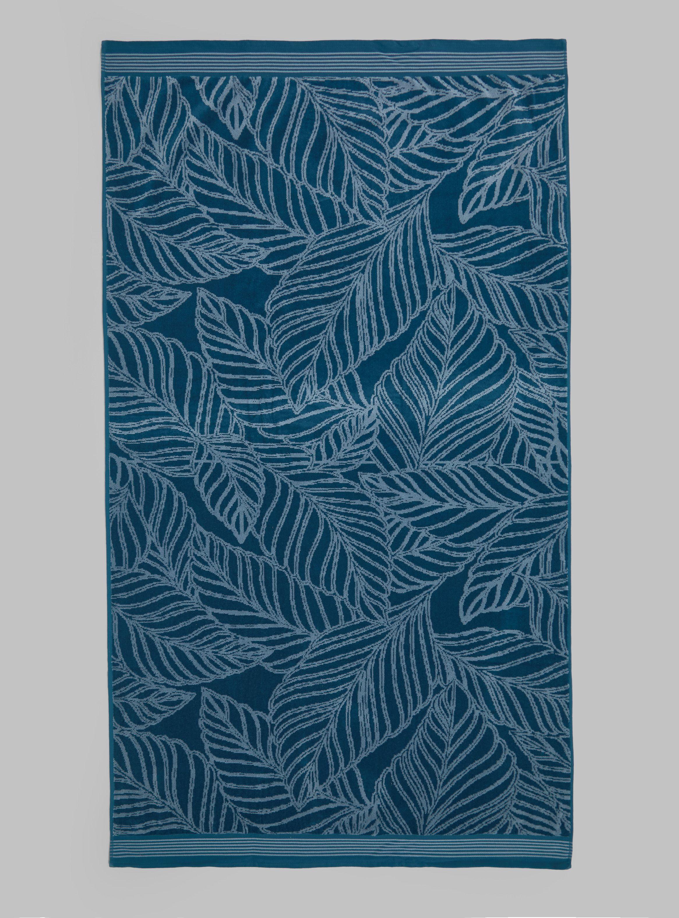 983