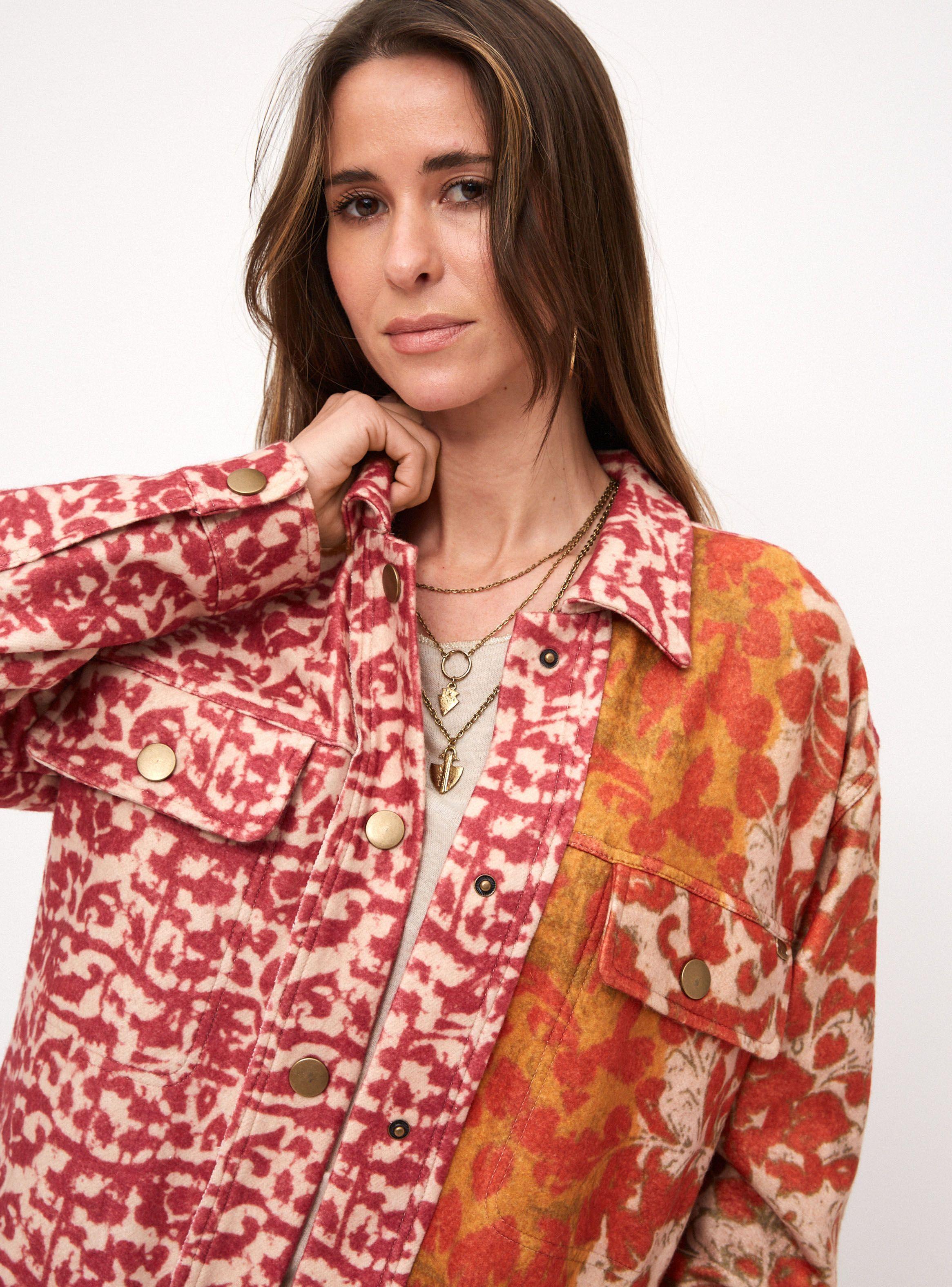 Chaqueta Estampada con Broches-2
