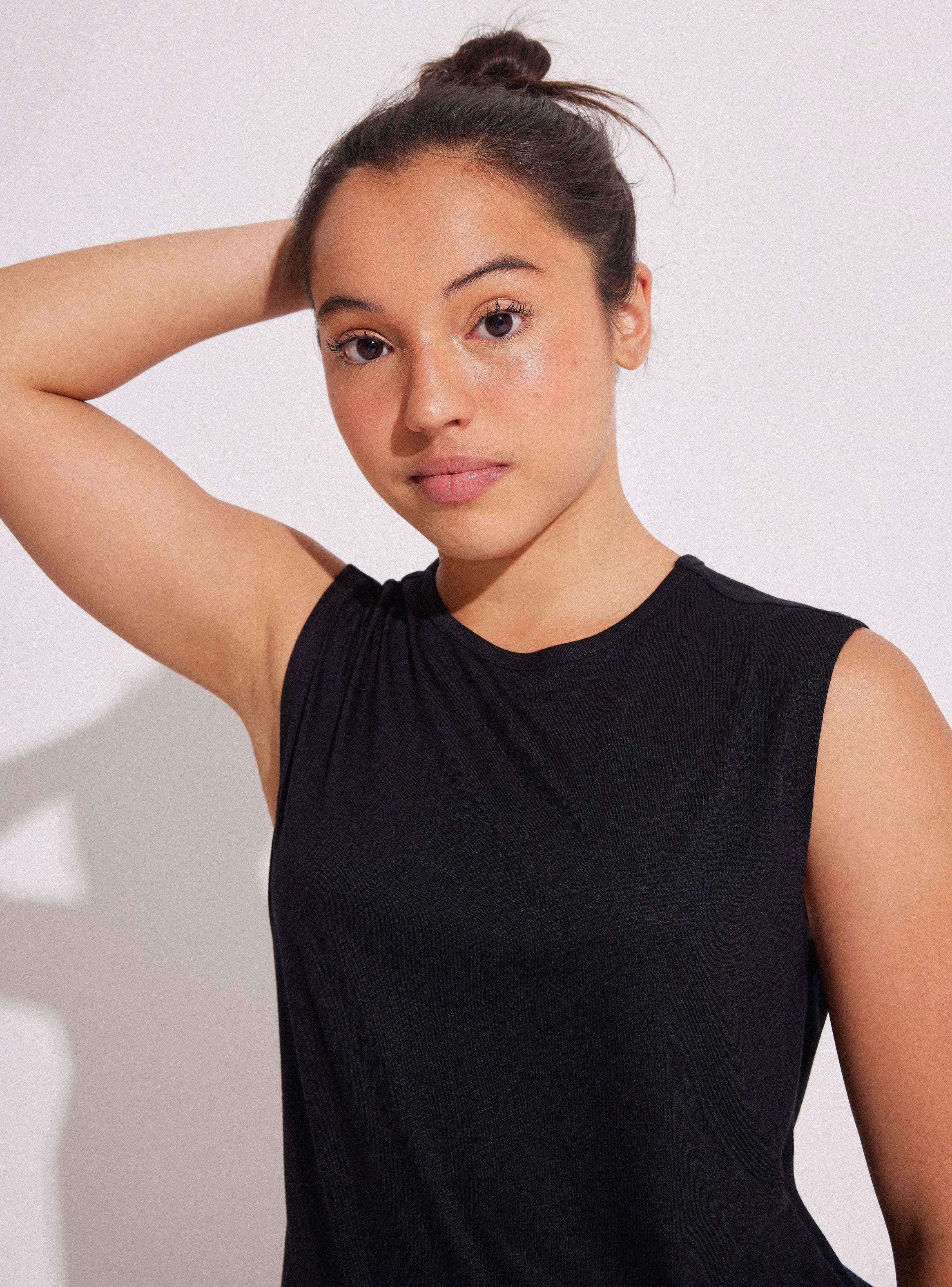 Polera Diseño Relajado con Corte en Espalda-1