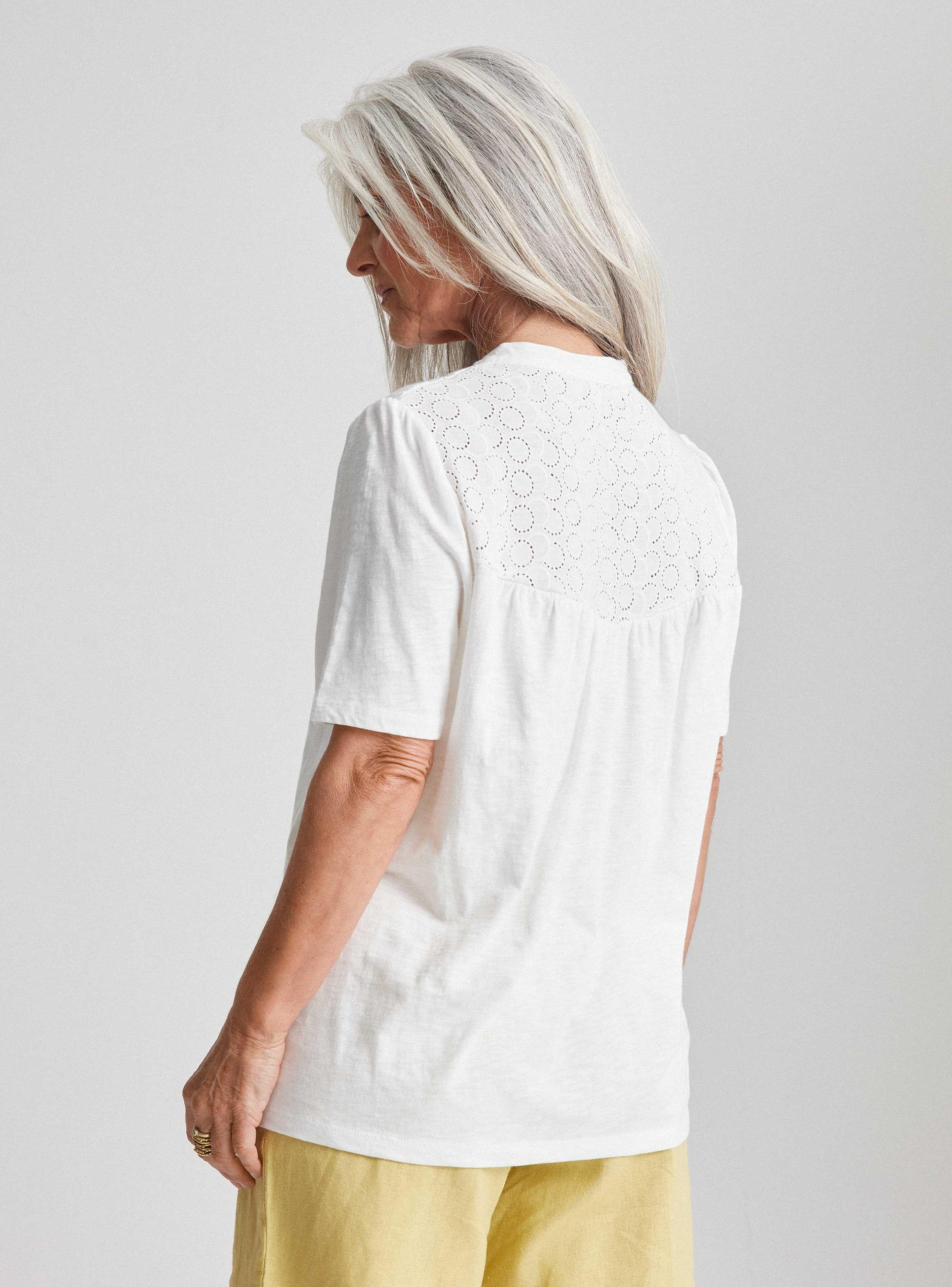 Polera con Broderie en Hombros-1