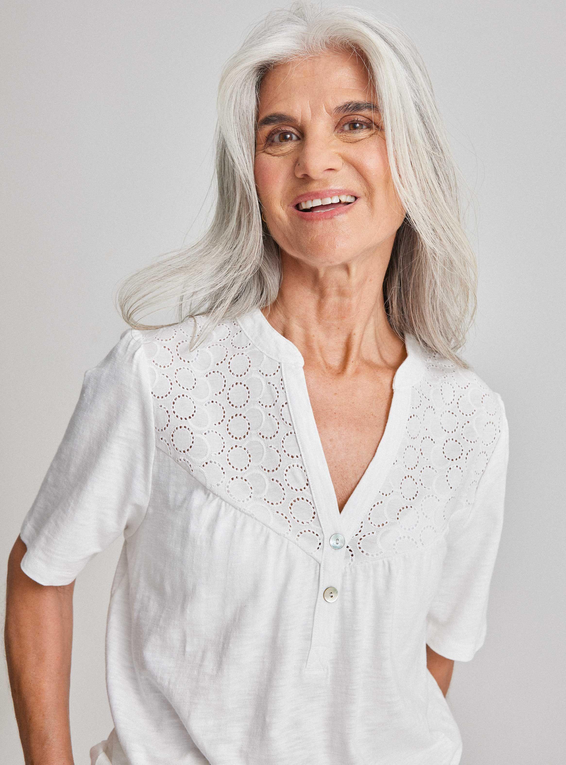 Polera con Broderie en Hombros-2