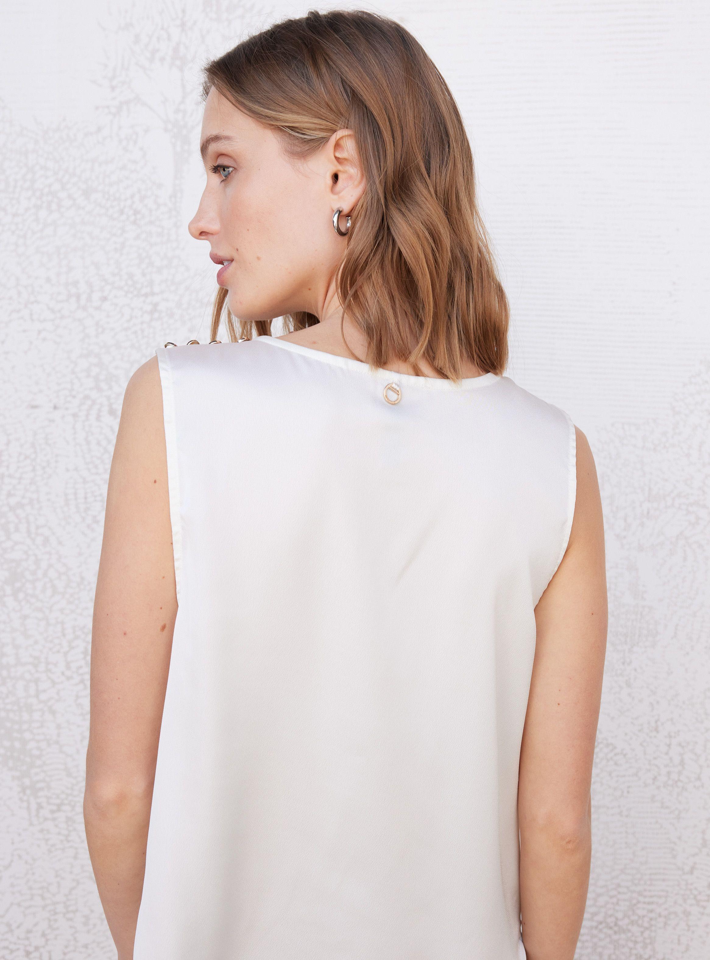 Blusa Abotonada En Hombro con Pieza Diagonal-3