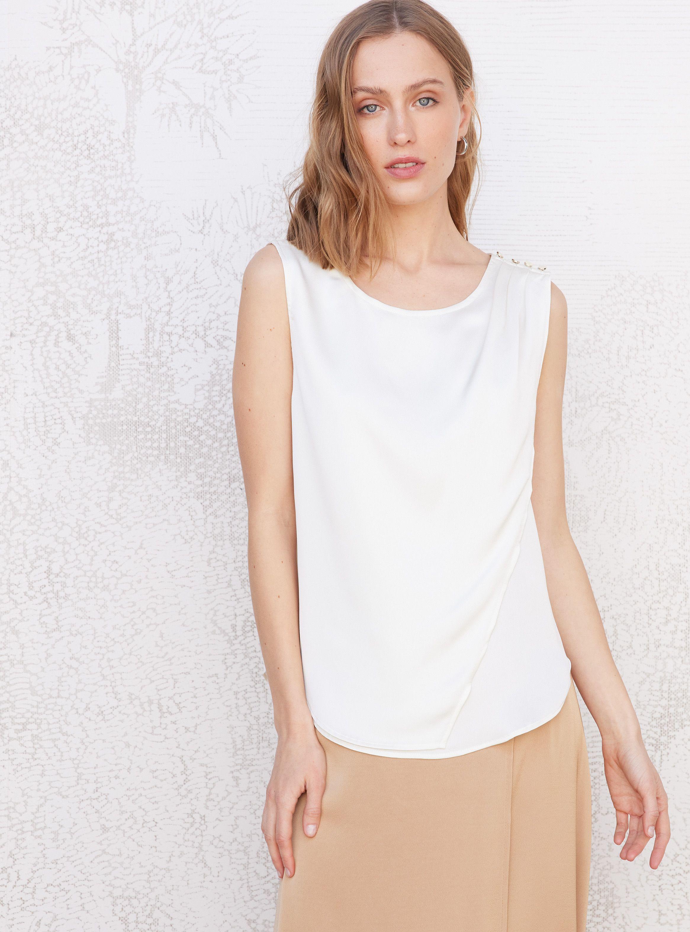 Blusa Abotonada En Hombro con Pieza Diagonal-0