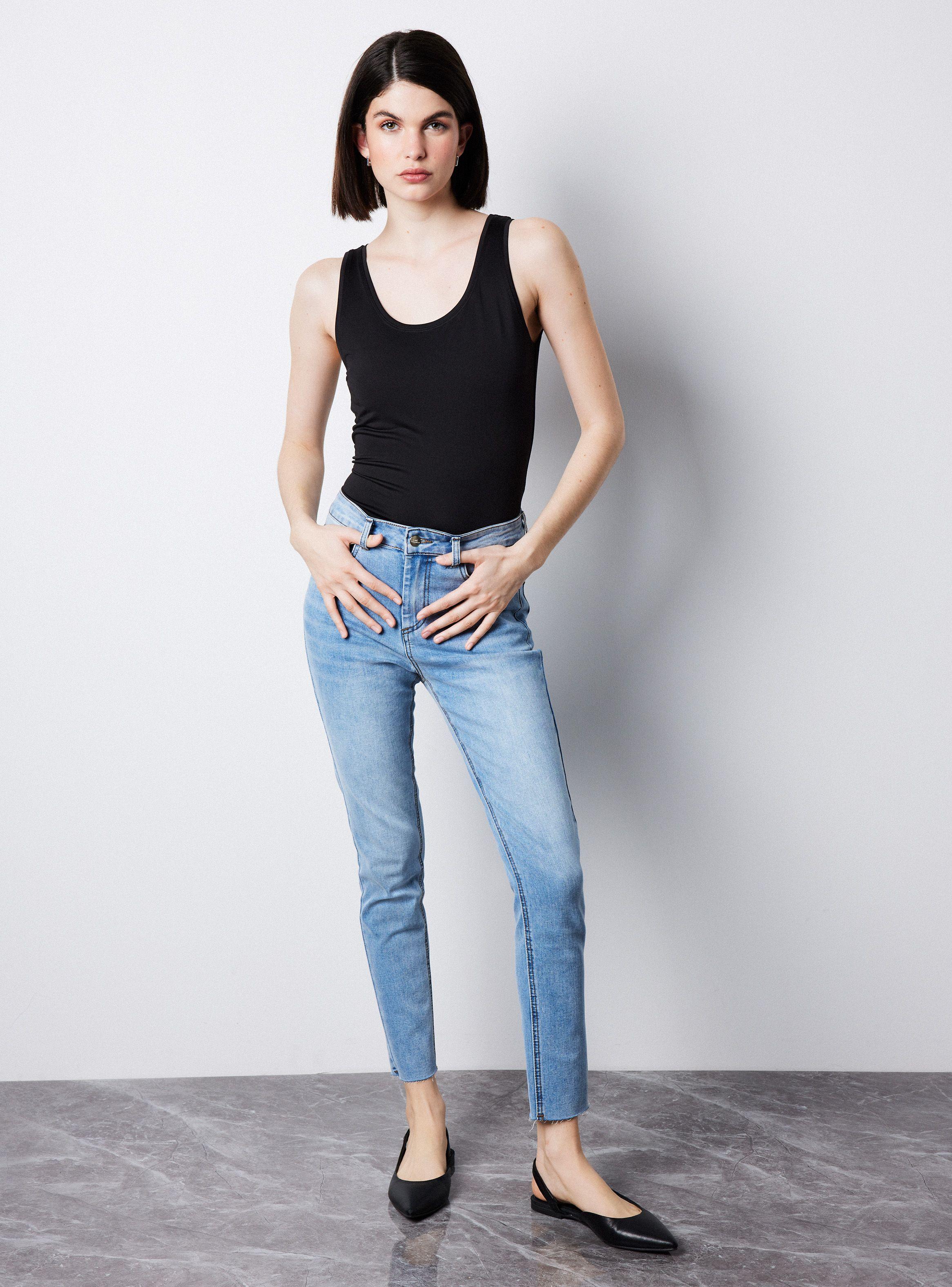 Polera Básica sin Mangas Ajustada Cuello Redondo-4