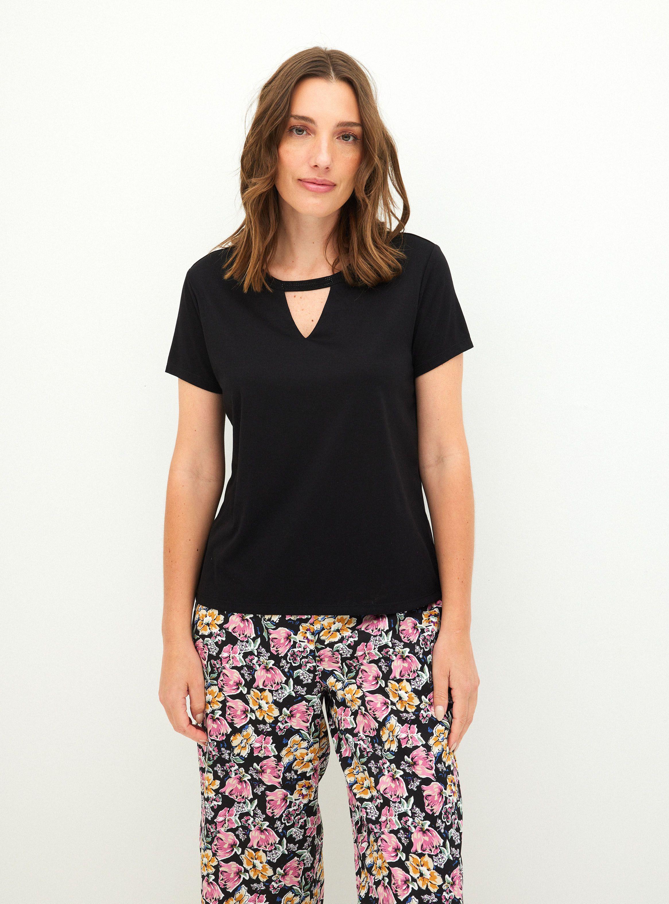 Polera con Cut-out y Brillitos En Escote-0