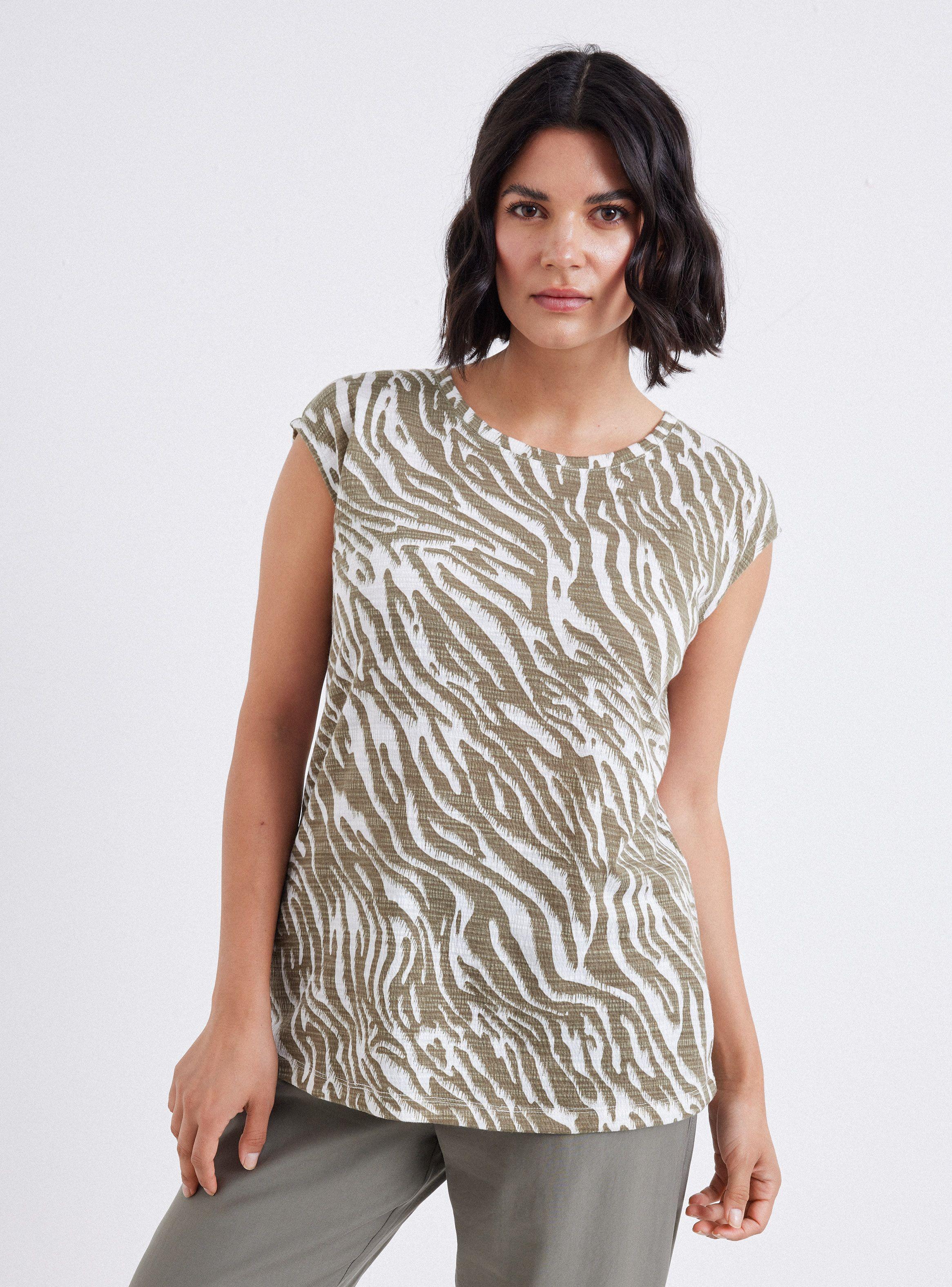 Polera Textura con Botones en Espalda-0