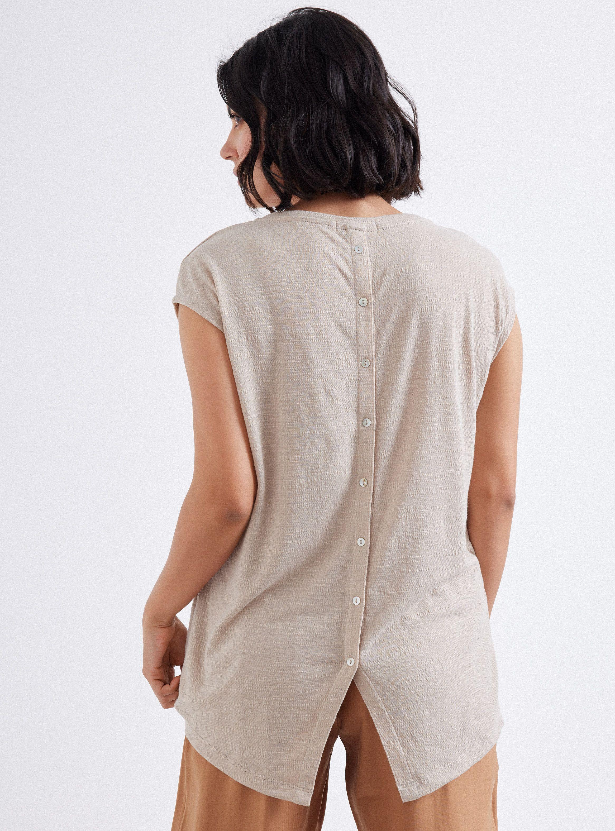 Polera Textura con Botones en Espalda-1