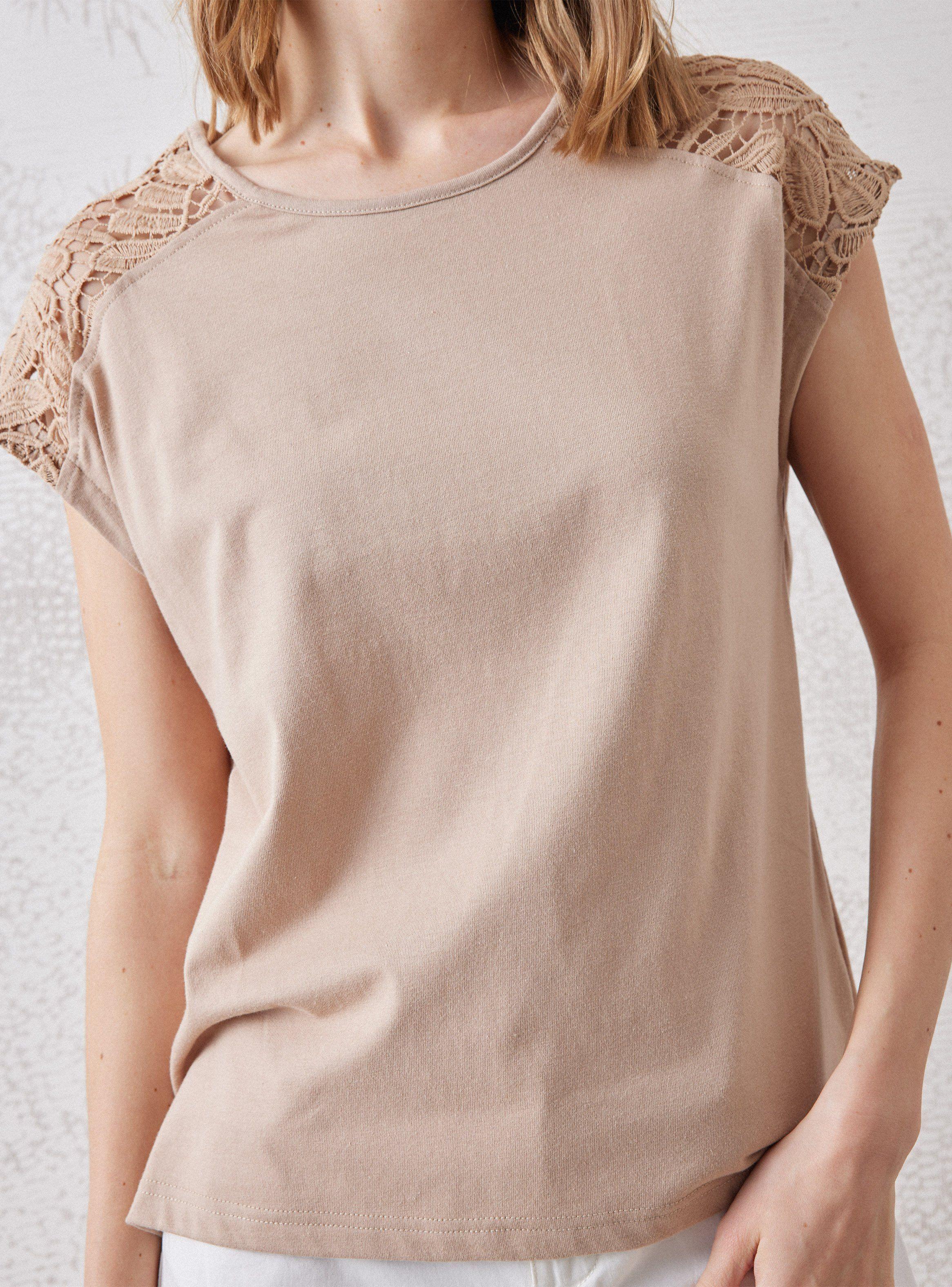 Polera Con Encaje Al Tono-3