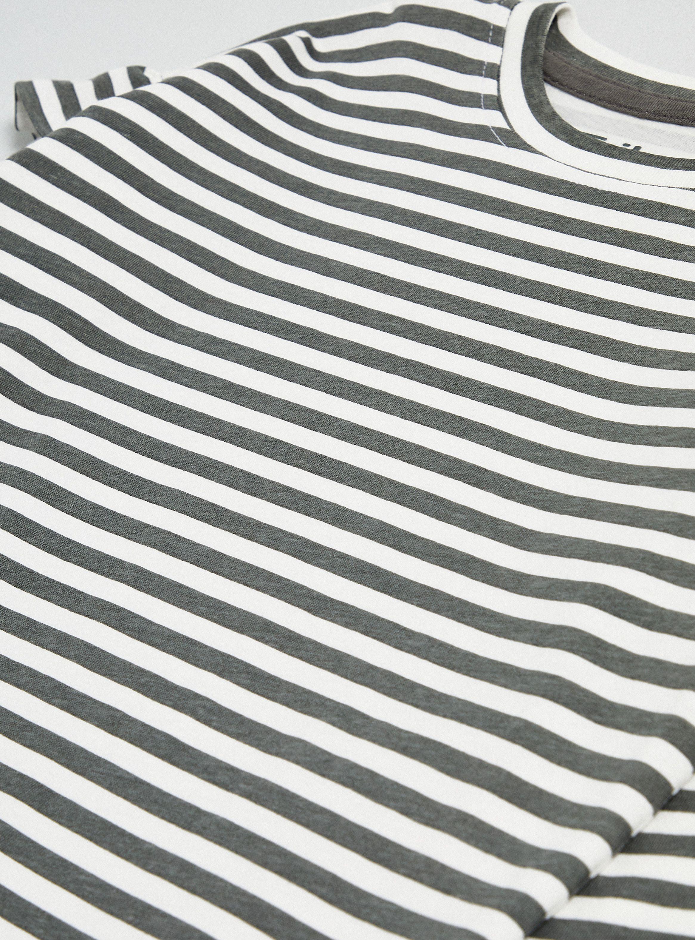 Polera Vuelos en Manga Estampada-2