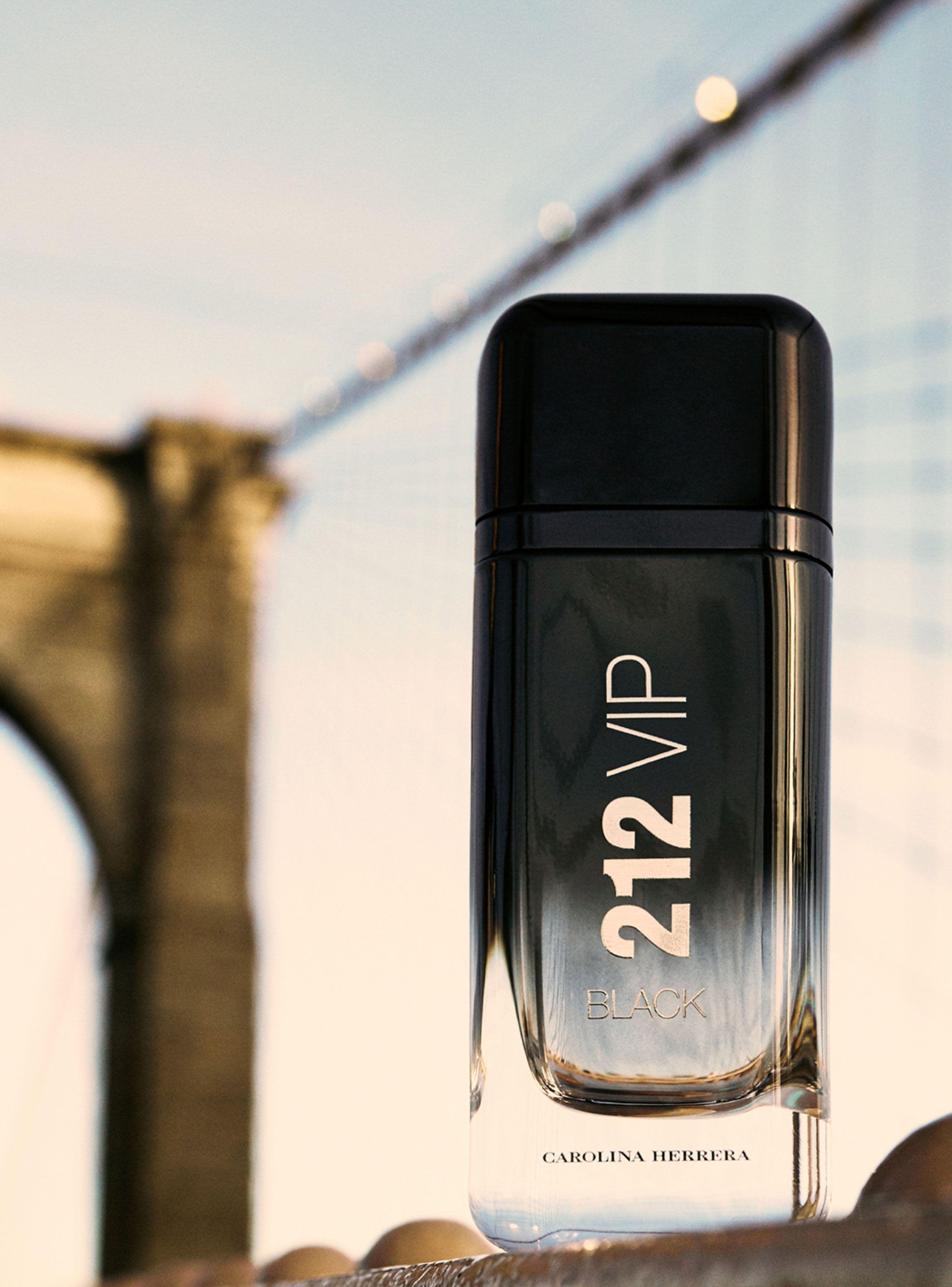 Set Perfume Carolina Herrera 212 VIP Men Black EDP 100 ml + Shower Gel 100 ml + Megaspritzer 10 ml-2