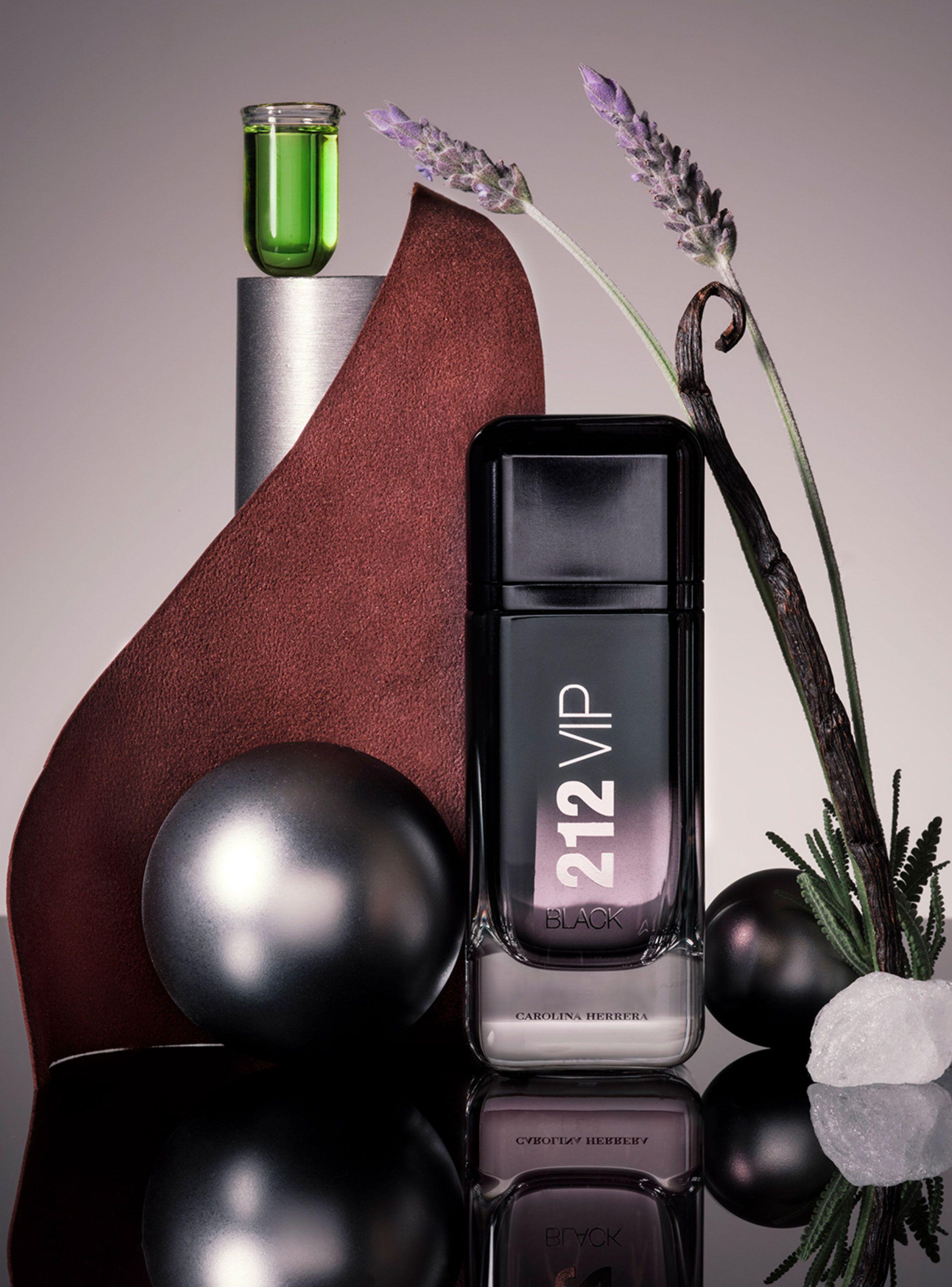 Set Perfume Carolina Herrera 212 VIP Men Black EDP 100 ml + Shower Gel 100 ml + Megaspritzer 10 ml-3