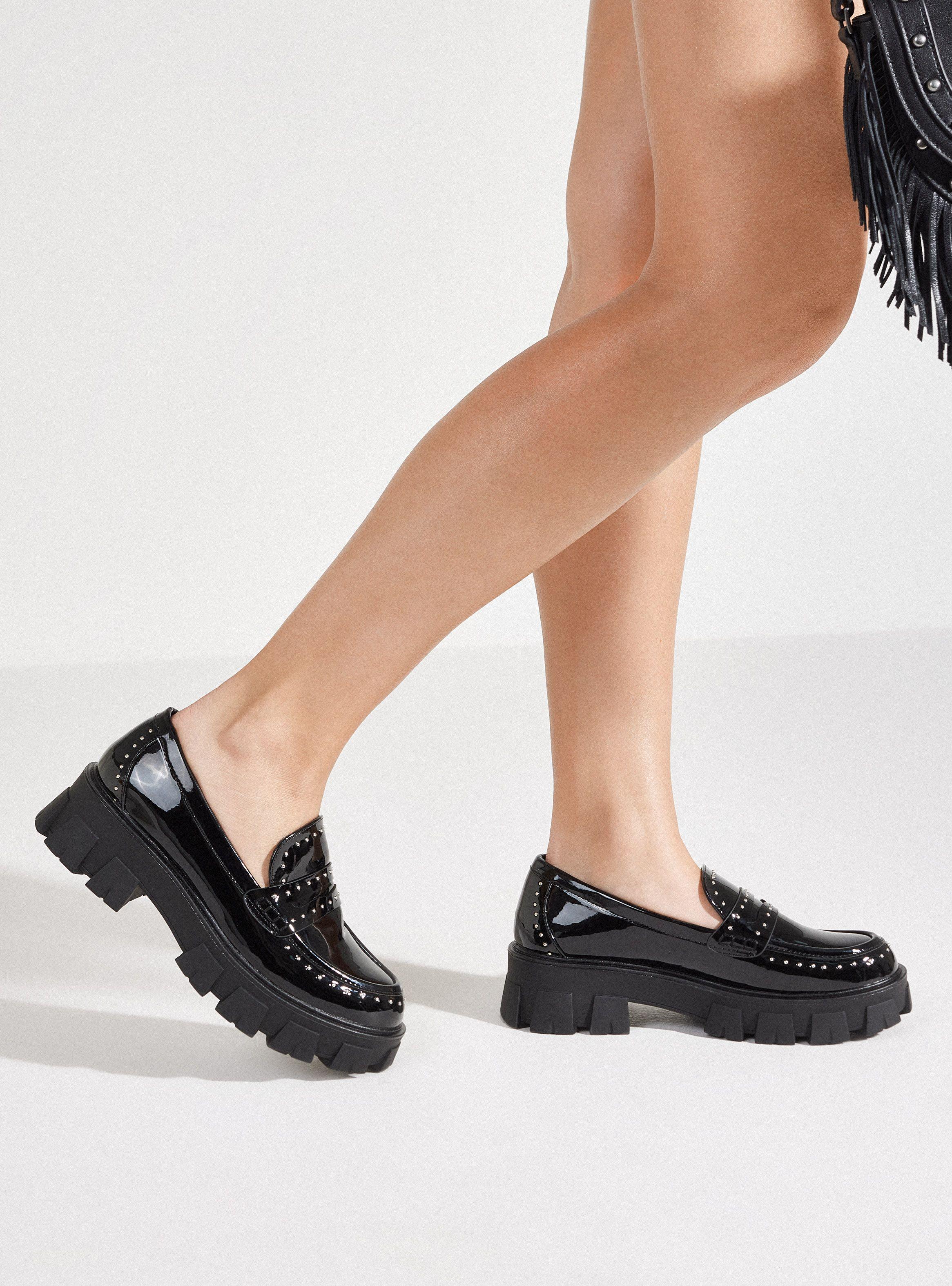 Mocasín con Tachas Metálicas Suela Track Mujer-0
