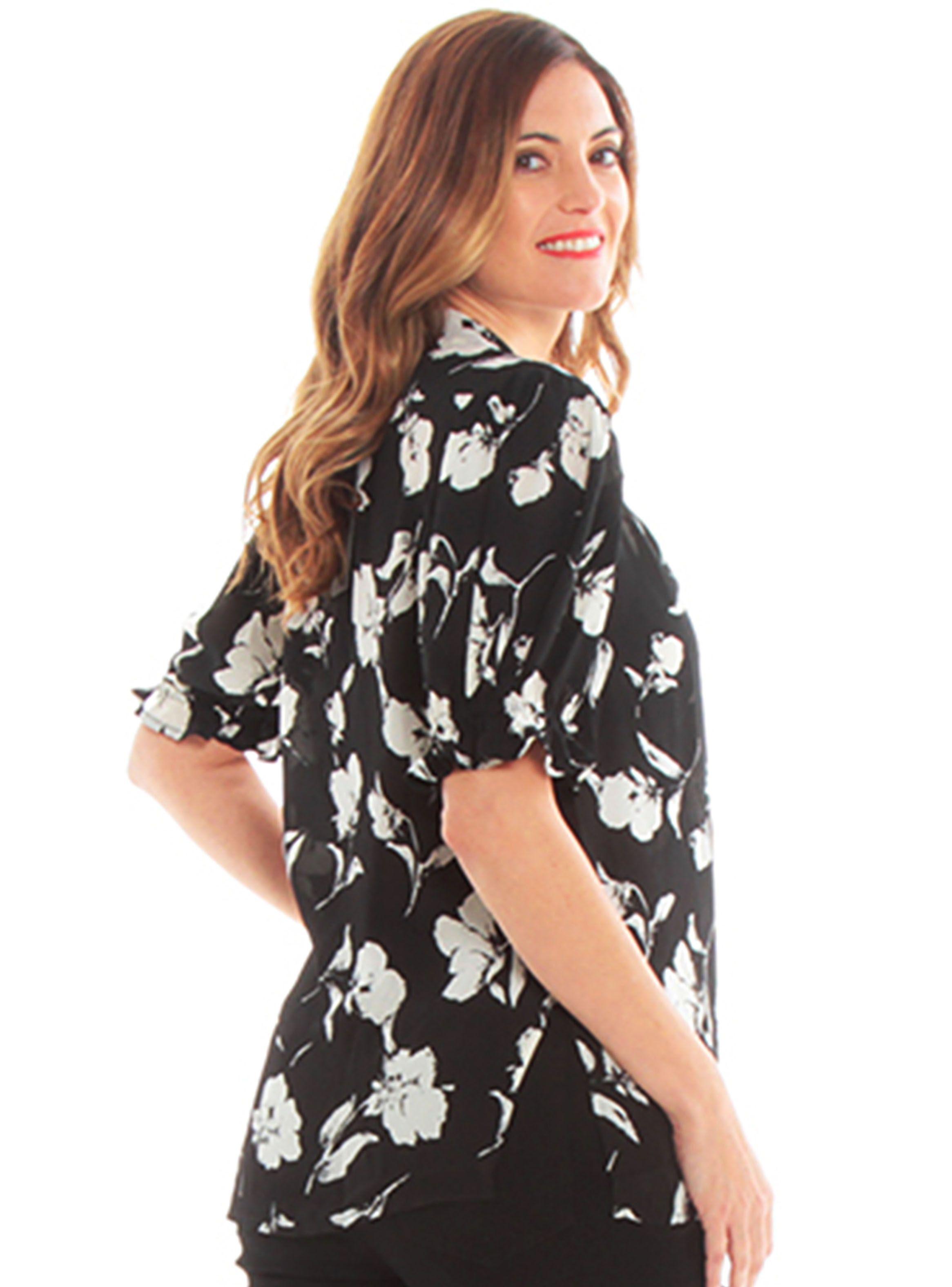 Blusa Elasticada Estampada Escote V con Detalle-1