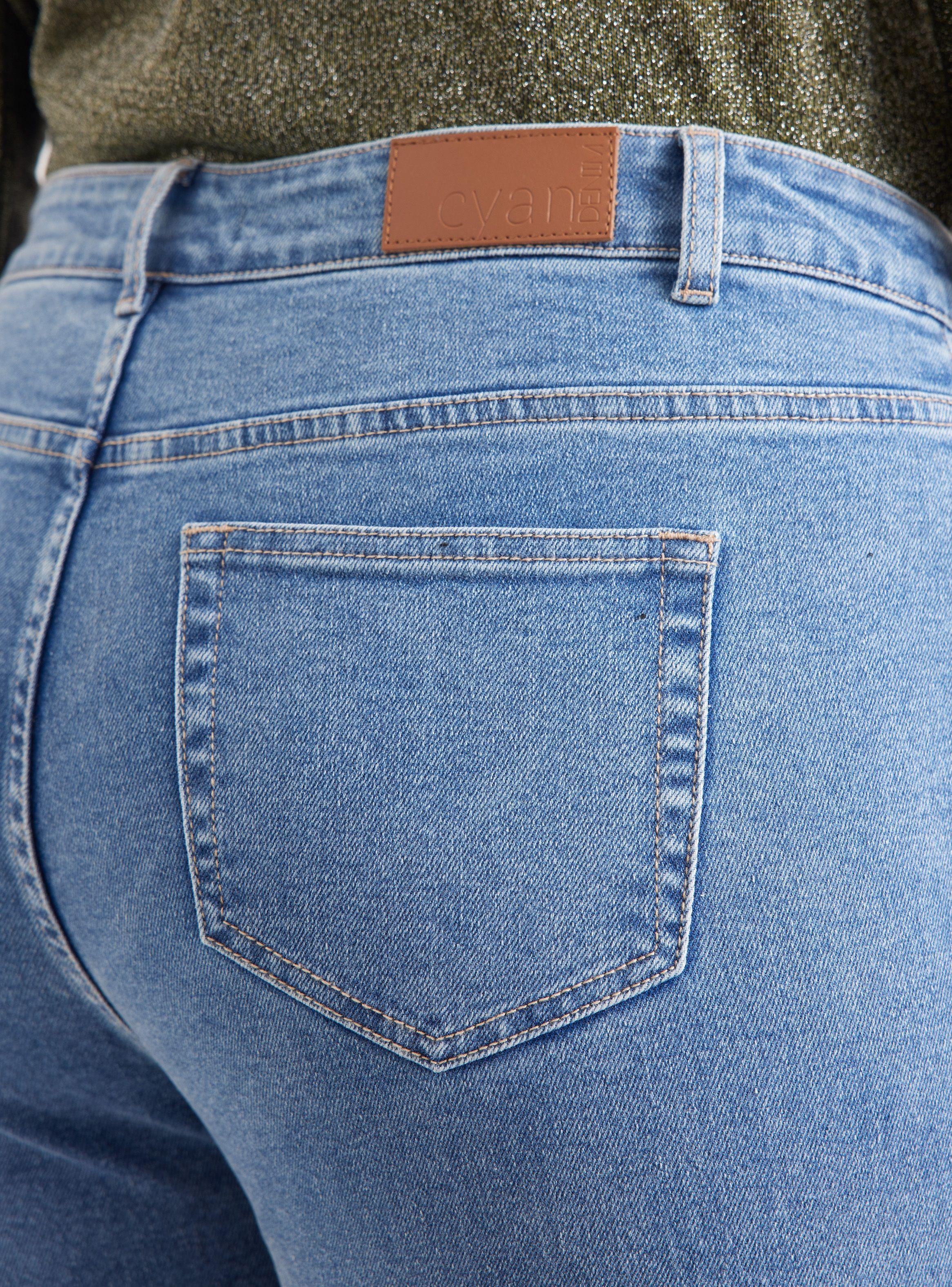 Jeans Con Detalle Apertura Bota-3