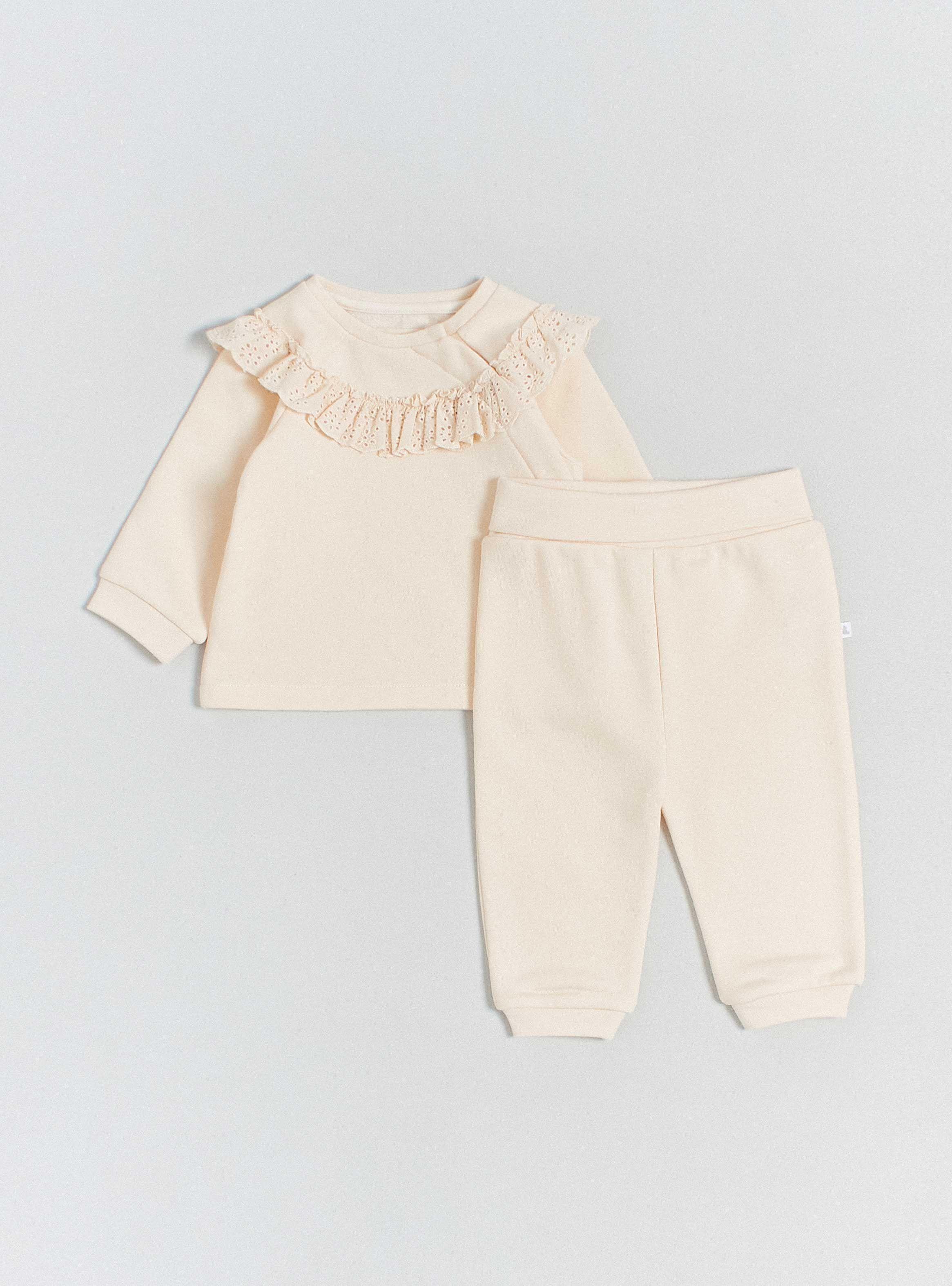 Buzo Con Vuelos En Broderie Y Jogger Liso-0