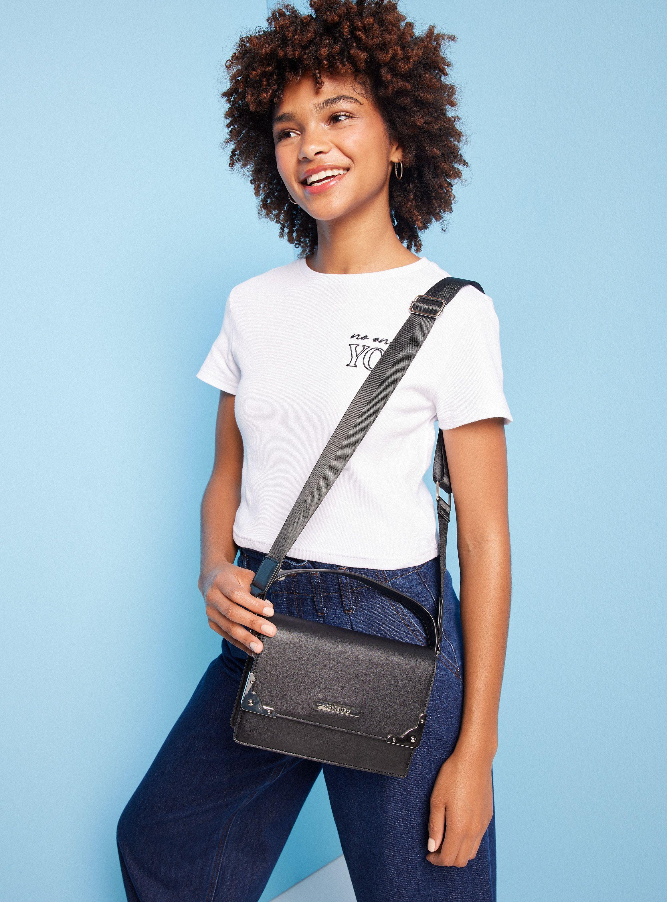 Cartera Bandolera De Pu Con Detalles Metálicos-0
