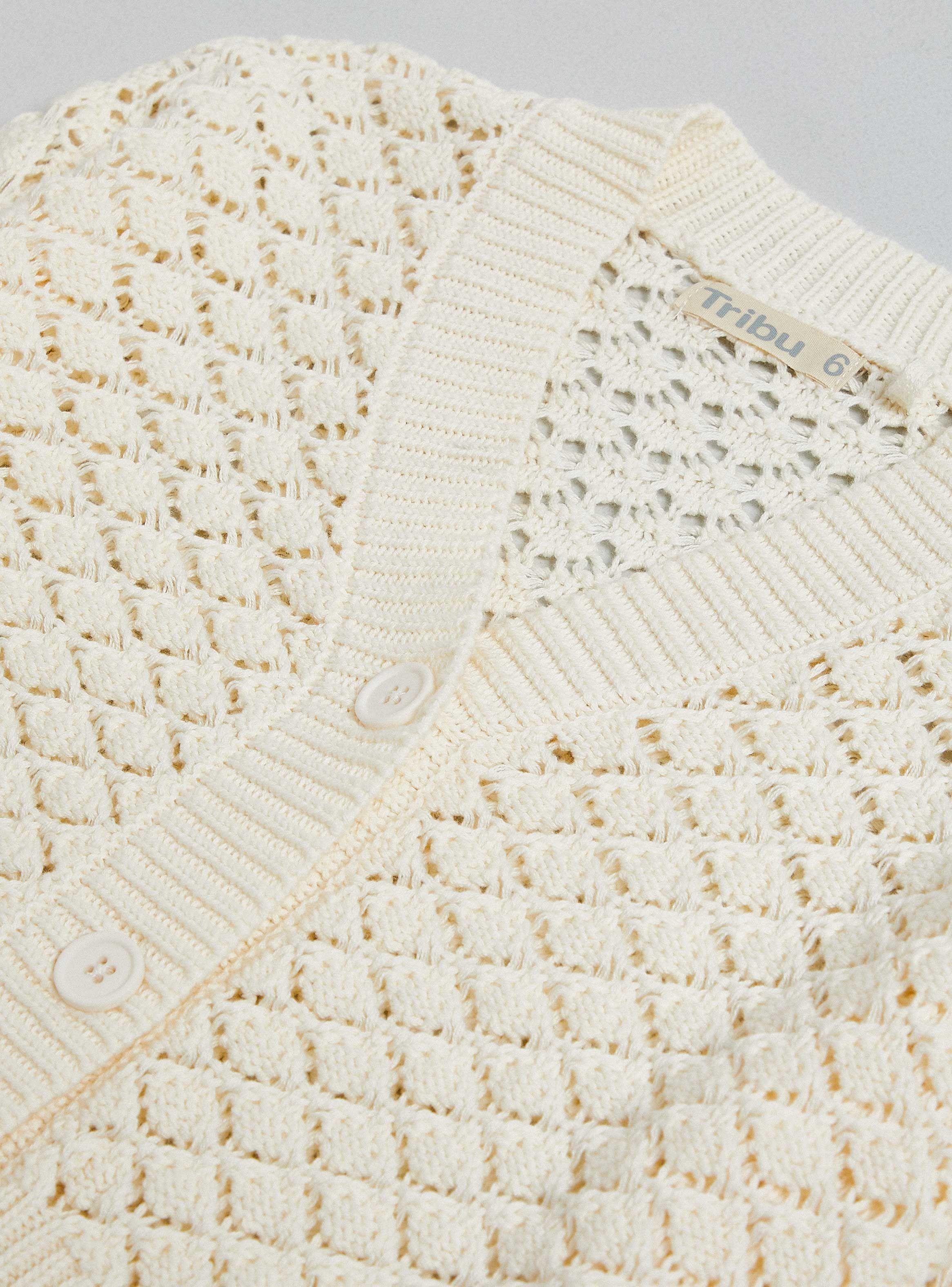 Chaleco Tejido Calado Abotonado-4