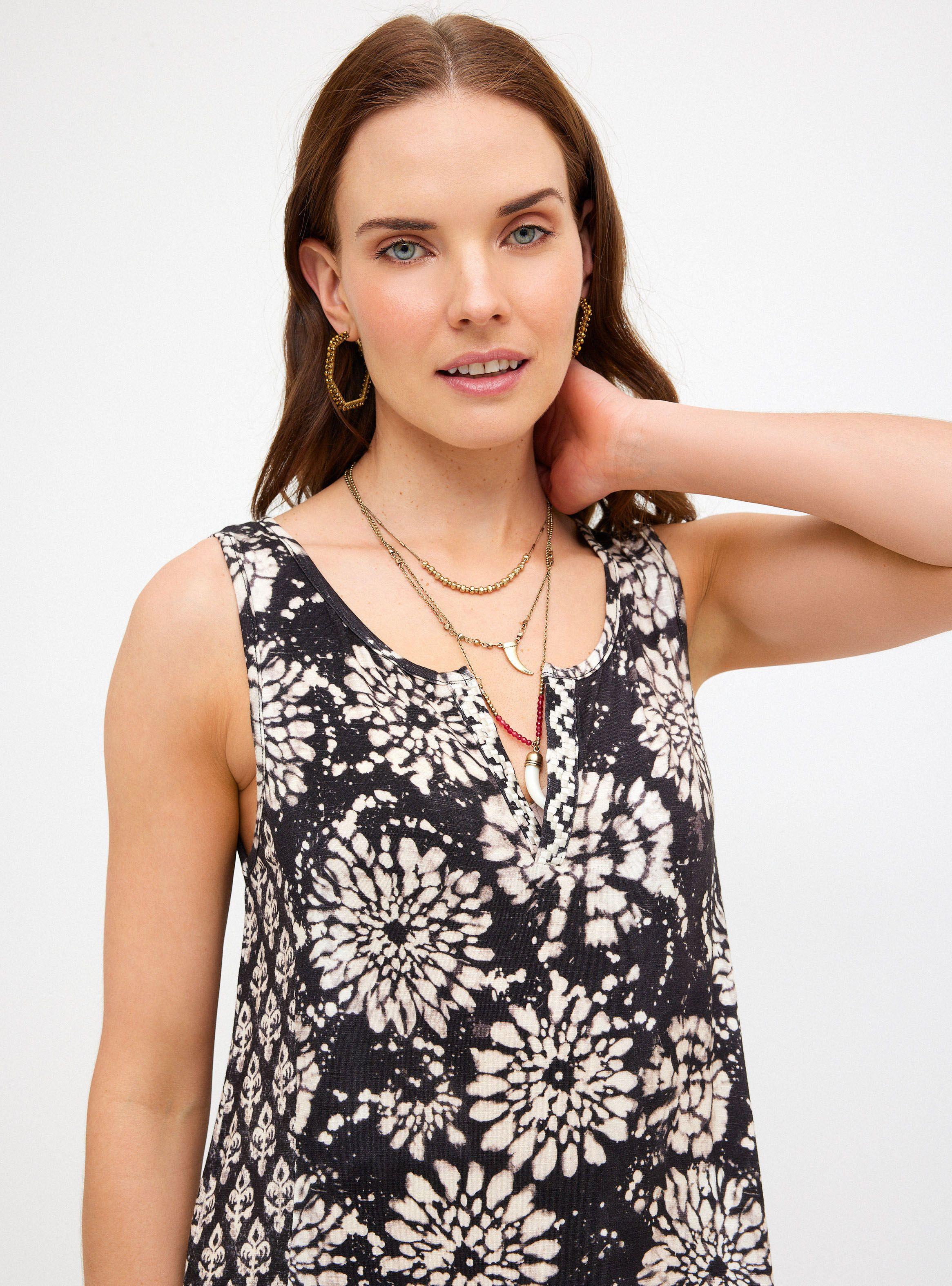 Polera Estampada y Bordada-2