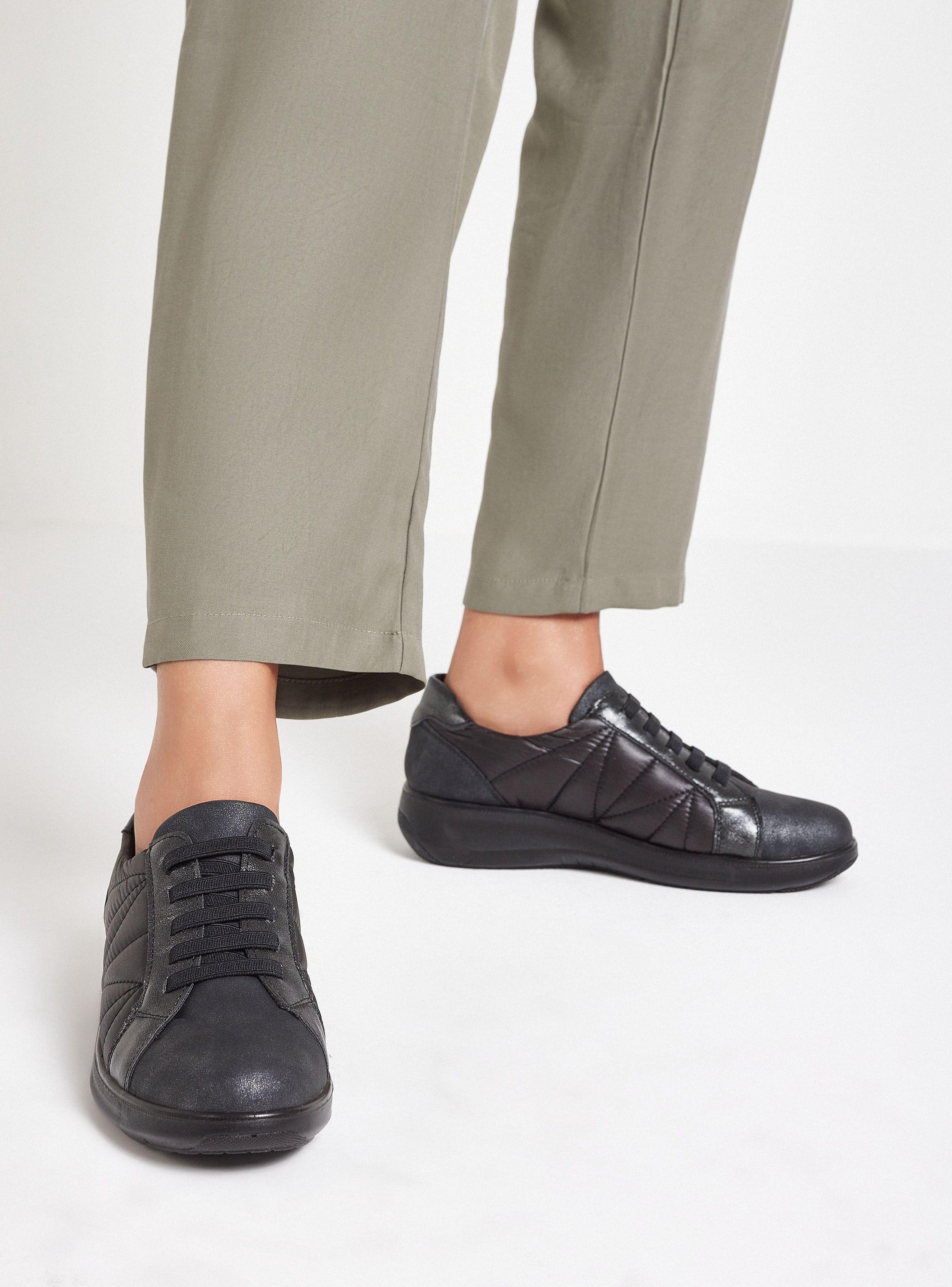 Zapatilla Urbana Textil y Cordón Elasticado Mujer-0