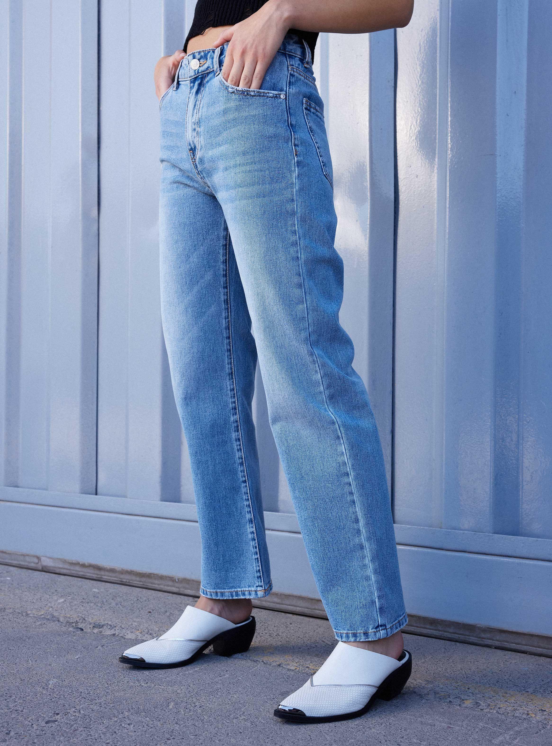 Jeans Mom Tiro Alto Lavado-0
