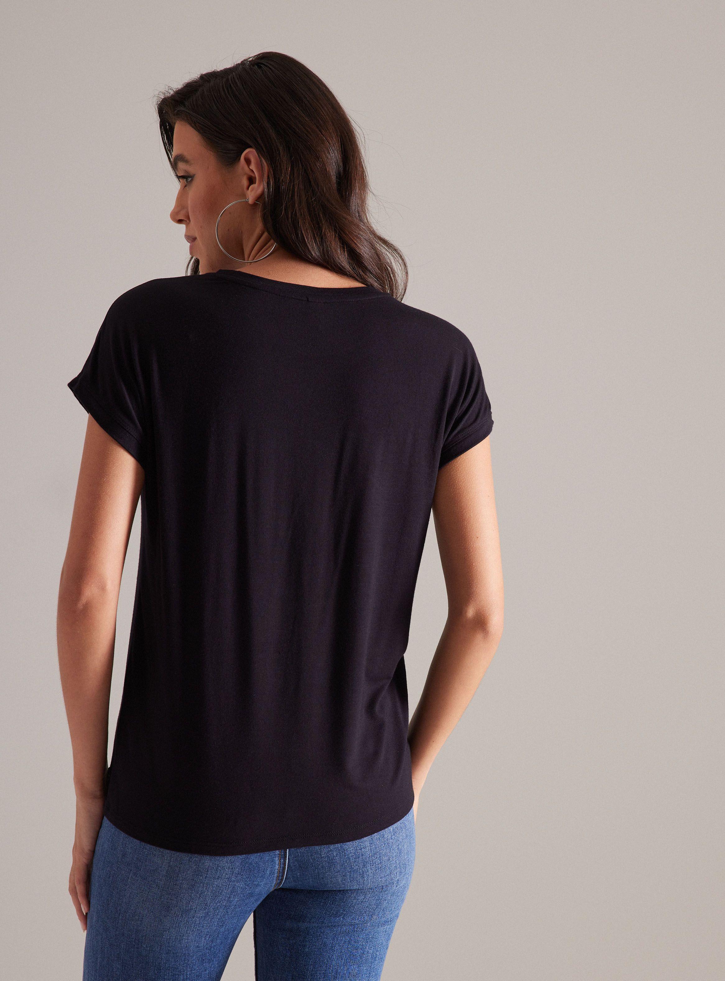 Polera Malla Superior con Bordado de Texto-1